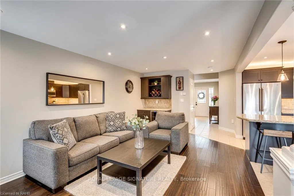 Photo 4 of 8 Blue Ribbon Way, Hamilton, Binbrook — HOMEH