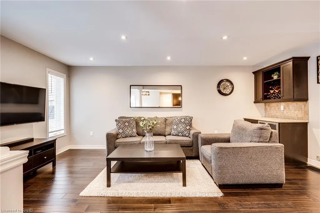 Photo 5 of 8 Blue Ribbon Way, Hamilton, Binbrook — HOMEH