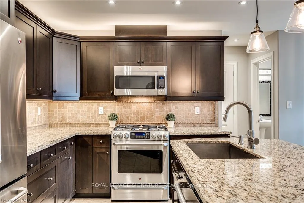 Photo 10 of 8 Blue Ribbon Way, Hamilton, Binbrook — HOMEH