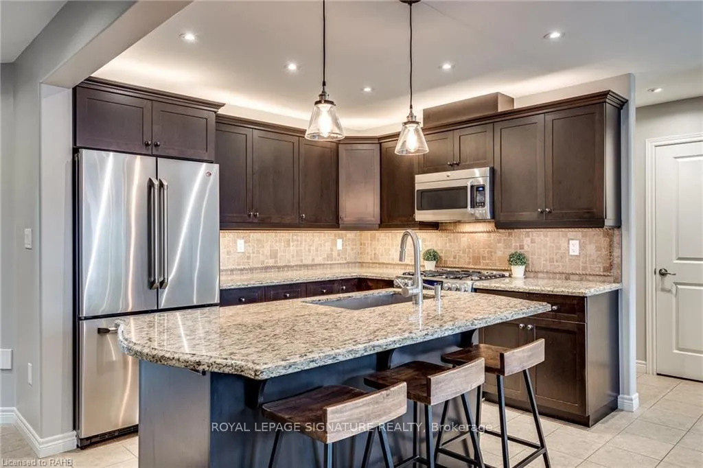 Photo 11 of 8 Blue Ribbon Way, Hamilton, Binbrook — HOMEH