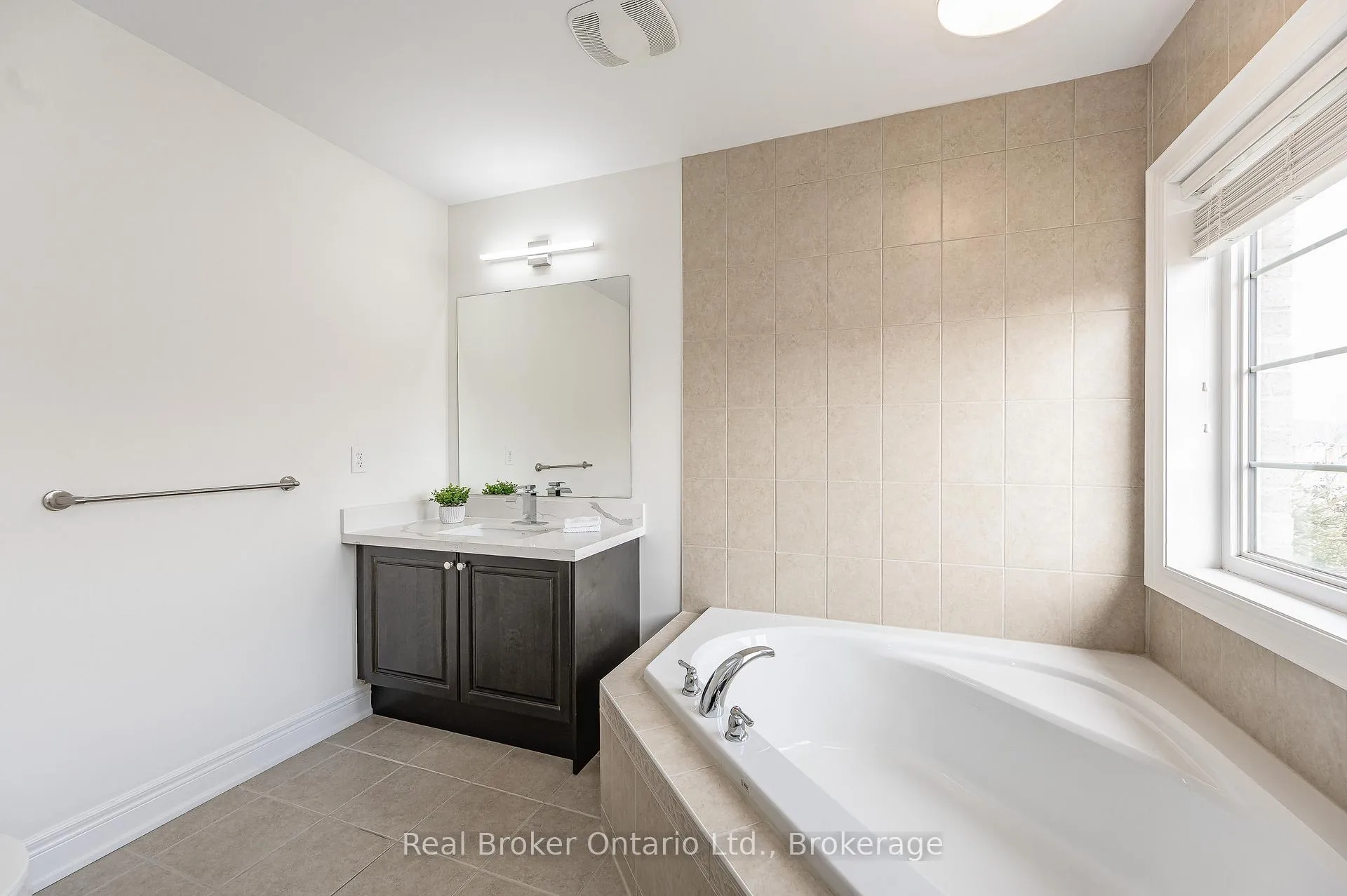 Photo 21 of 540 Bridgeview Road, Oakville, Glenorchy — HOMEH
