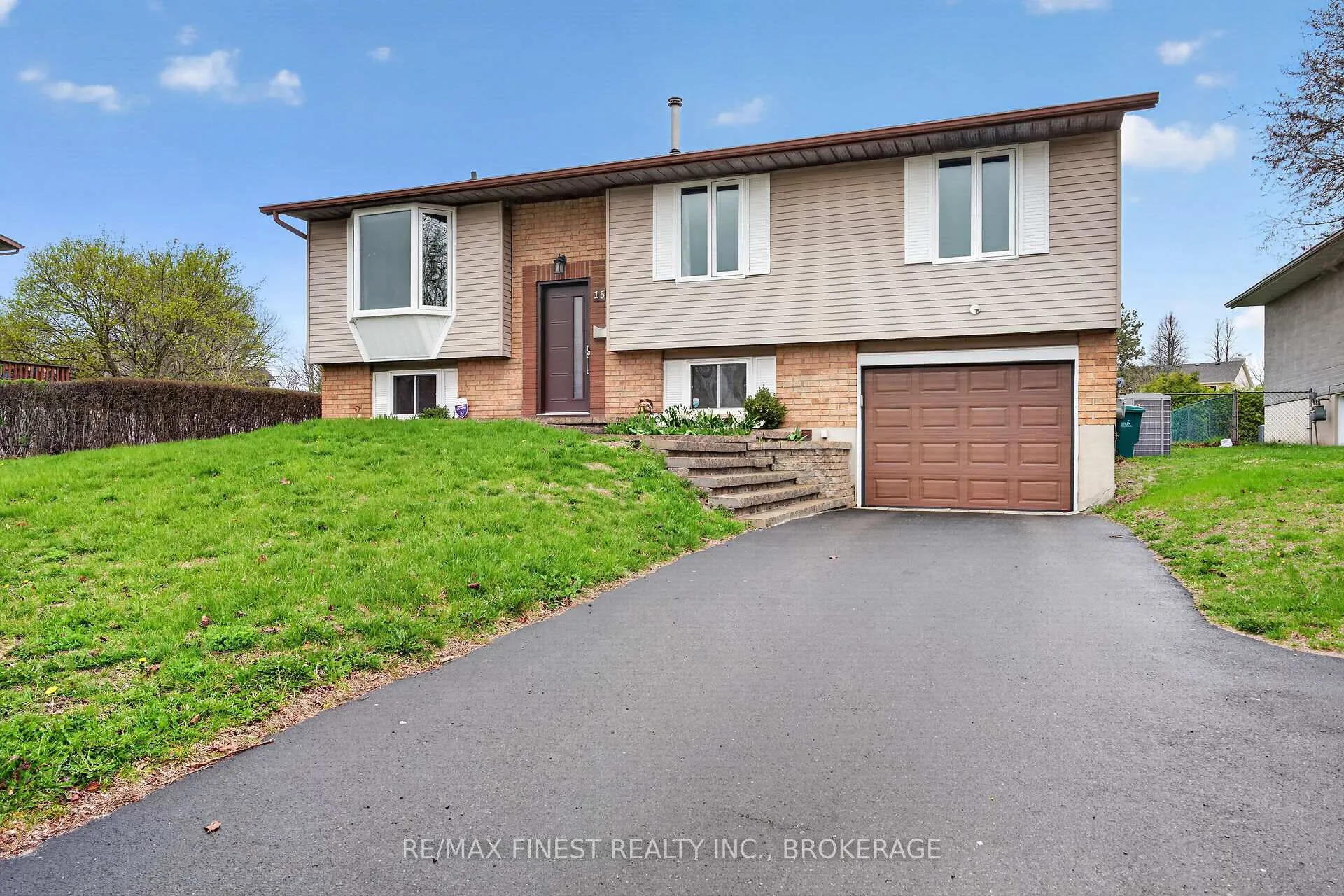 Photo 2 of 15 Point St Mark Drive, Kingston, Kingston East (Incl Barret Crt) — HOMEH