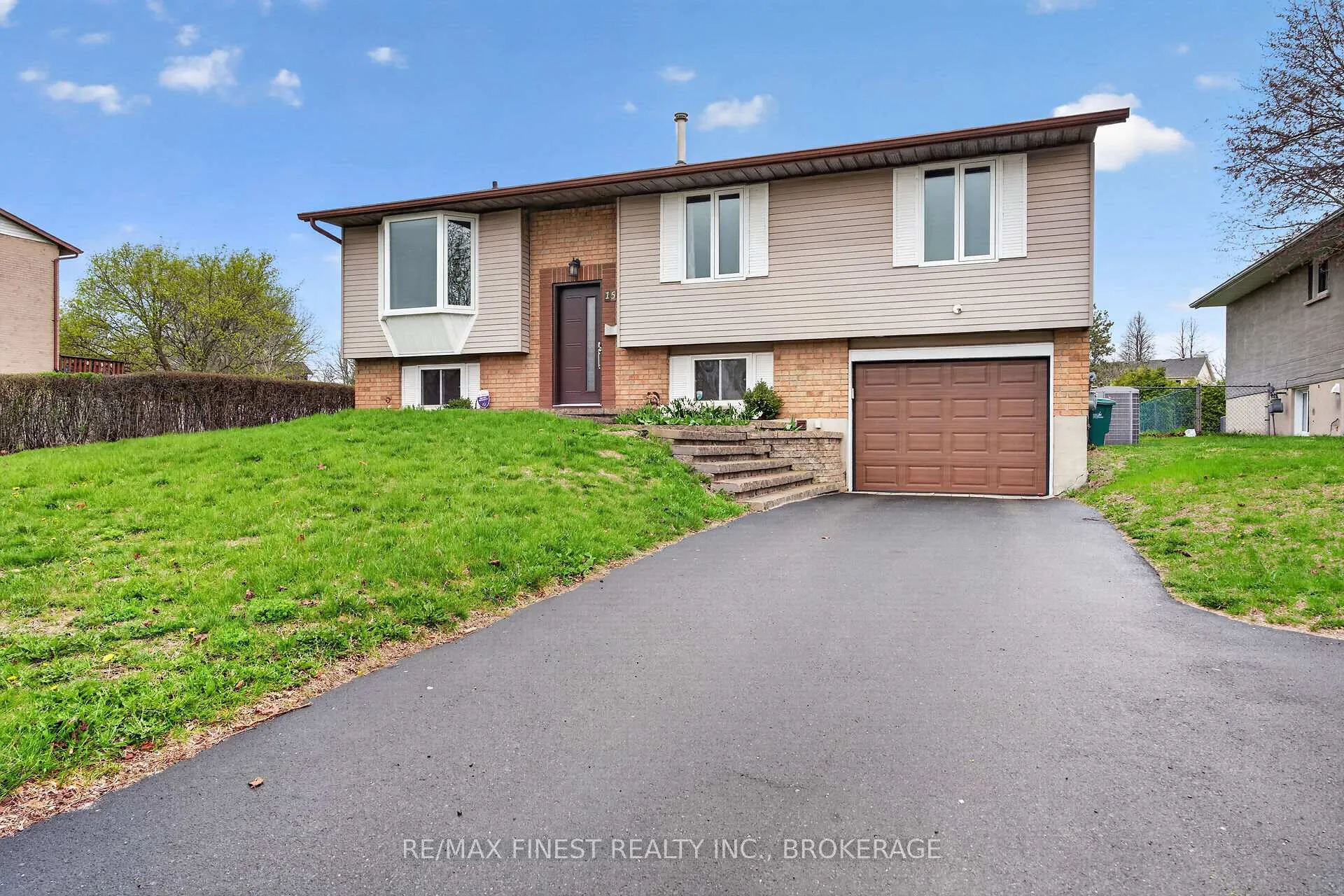 Photo 3 of 15 Point St Mark Drive, Kingston, Kingston East (Incl Barret Crt) — HOMEH