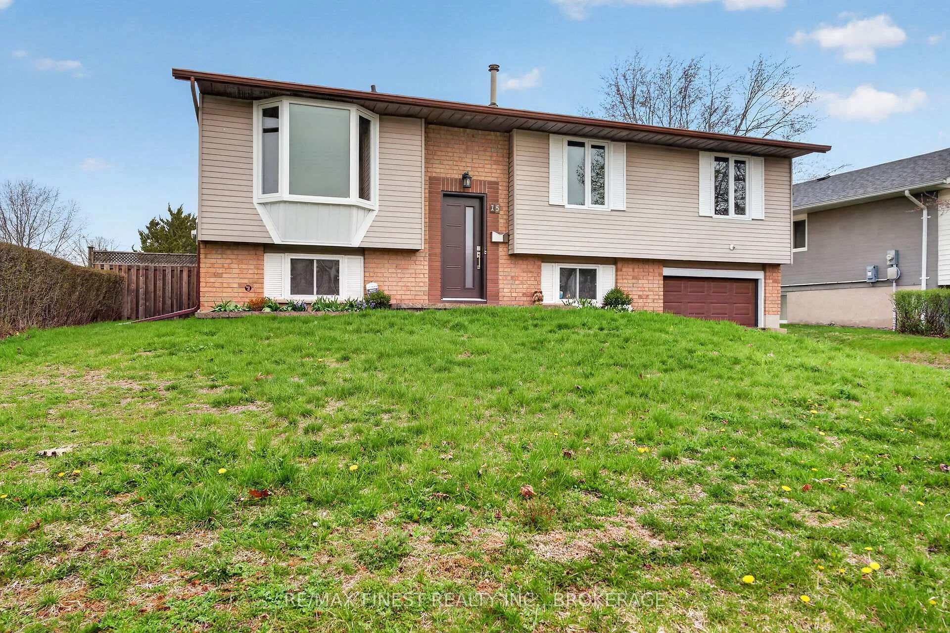Photo 5 of 15 Point St Mark Drive, Kingston, Kingston East (Incl Barret Crt) — HOMEH