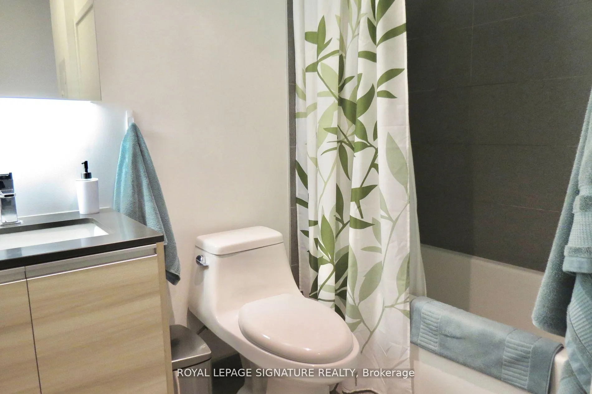 Photo 9 of Unit 923, 1190 Dundas Street E, Toronto, South Riverdale — HOMEH