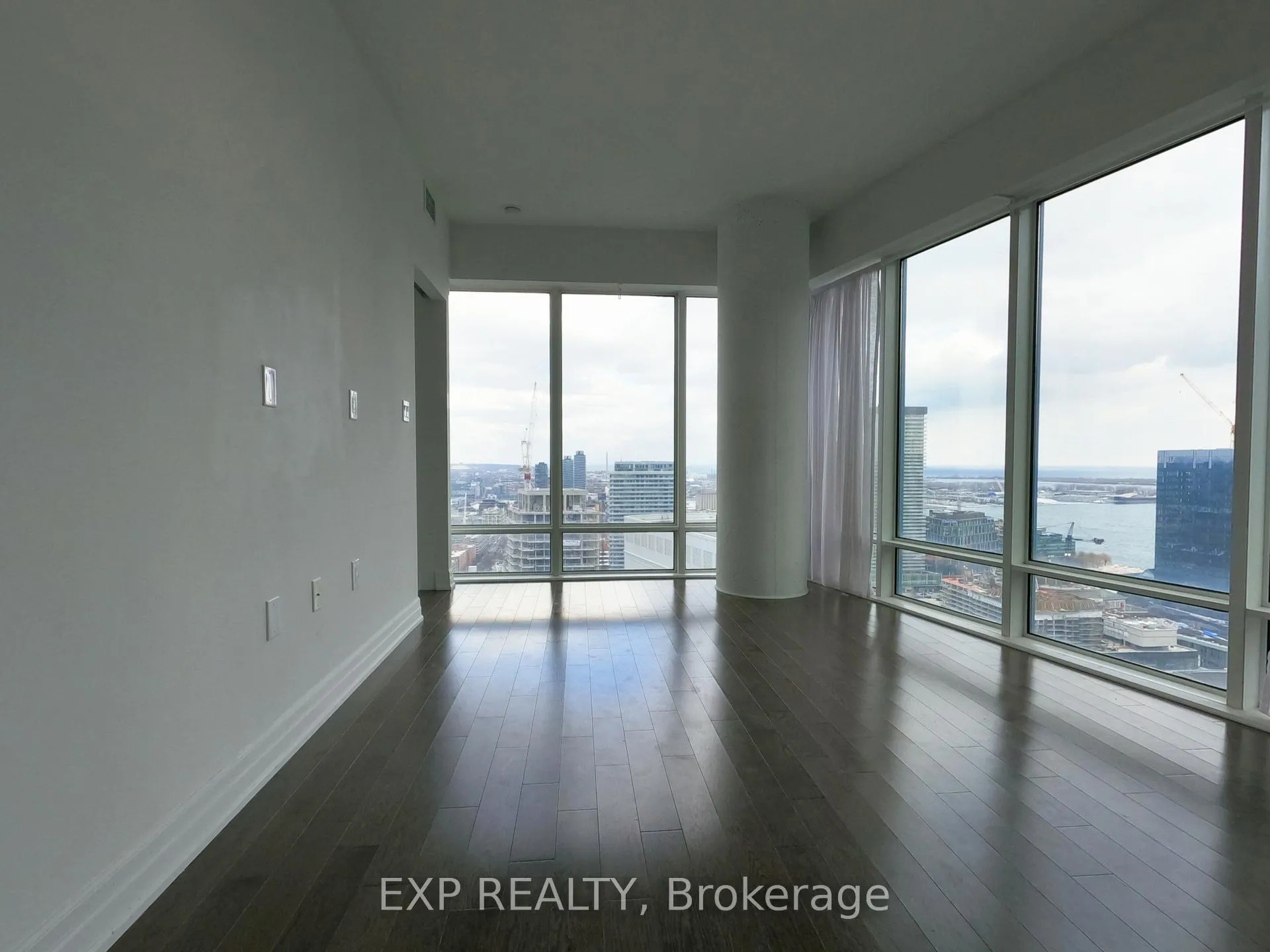 Photo 5 of Unit 3611, 8 The Esplanade, Toronto, Waterfront Communities — HOMEH