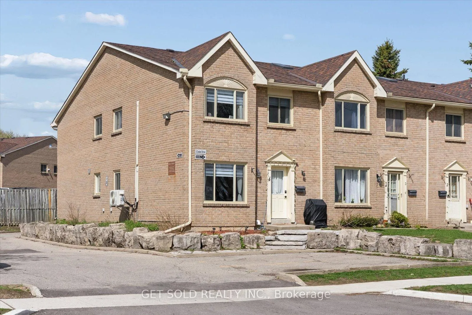 Photo 2 of Unit 4, 2 Cedar Drive, Orangeville — HOMEH