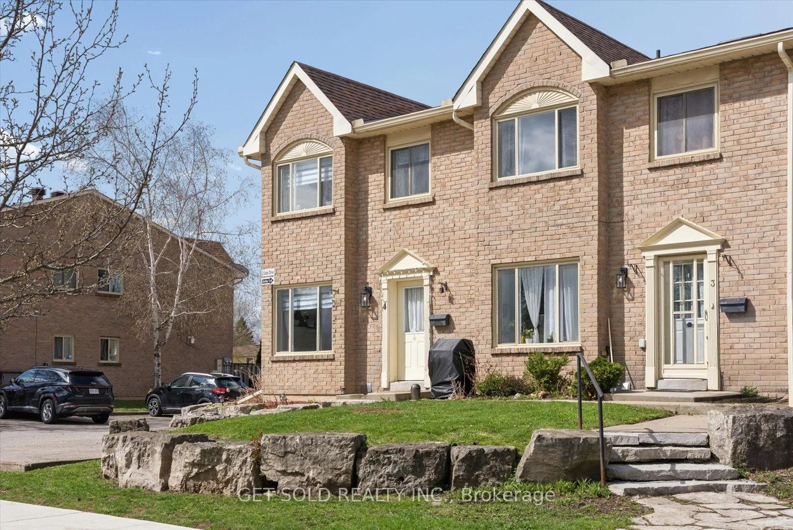 Photo 3 of Unit 4, 2 Cedar Drive, Orangeville — HOMEH