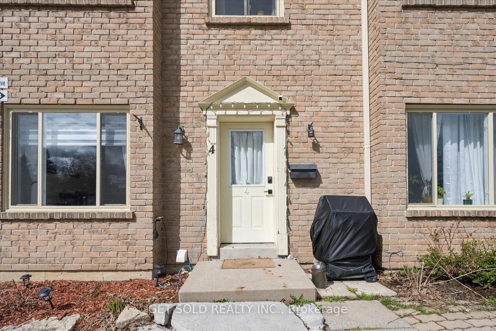 Photo 4 of Unit 4, 2 Cedar Drive, Orangeville — HOMEH