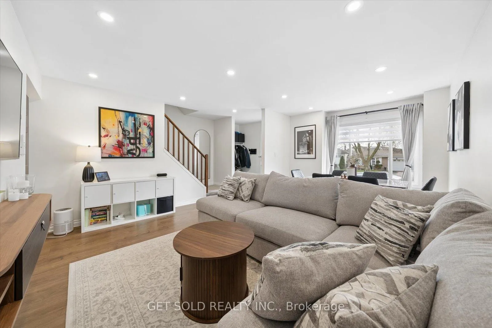 Photo 6 of Unit 4, 2 Cedar Drive, Orangeville — HOMEH