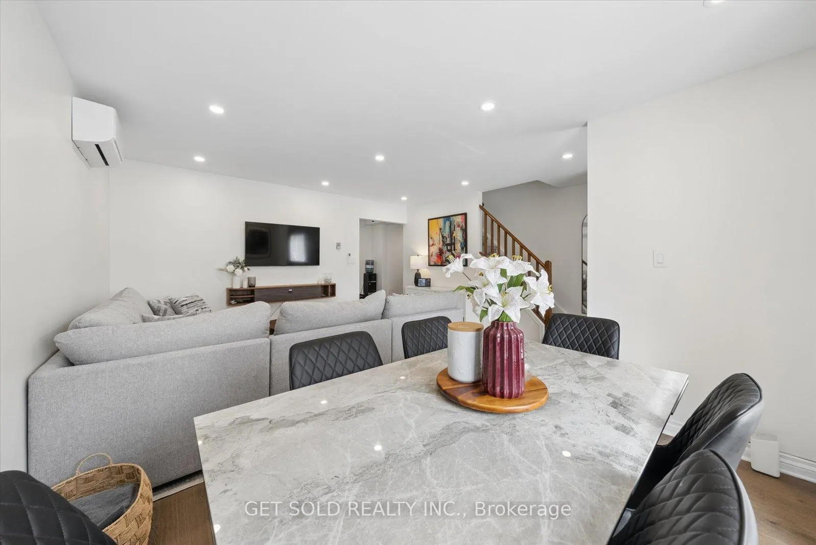 Photo 10 of Unit 4, 2 Cedar Drive, Orangeville — HOMEH