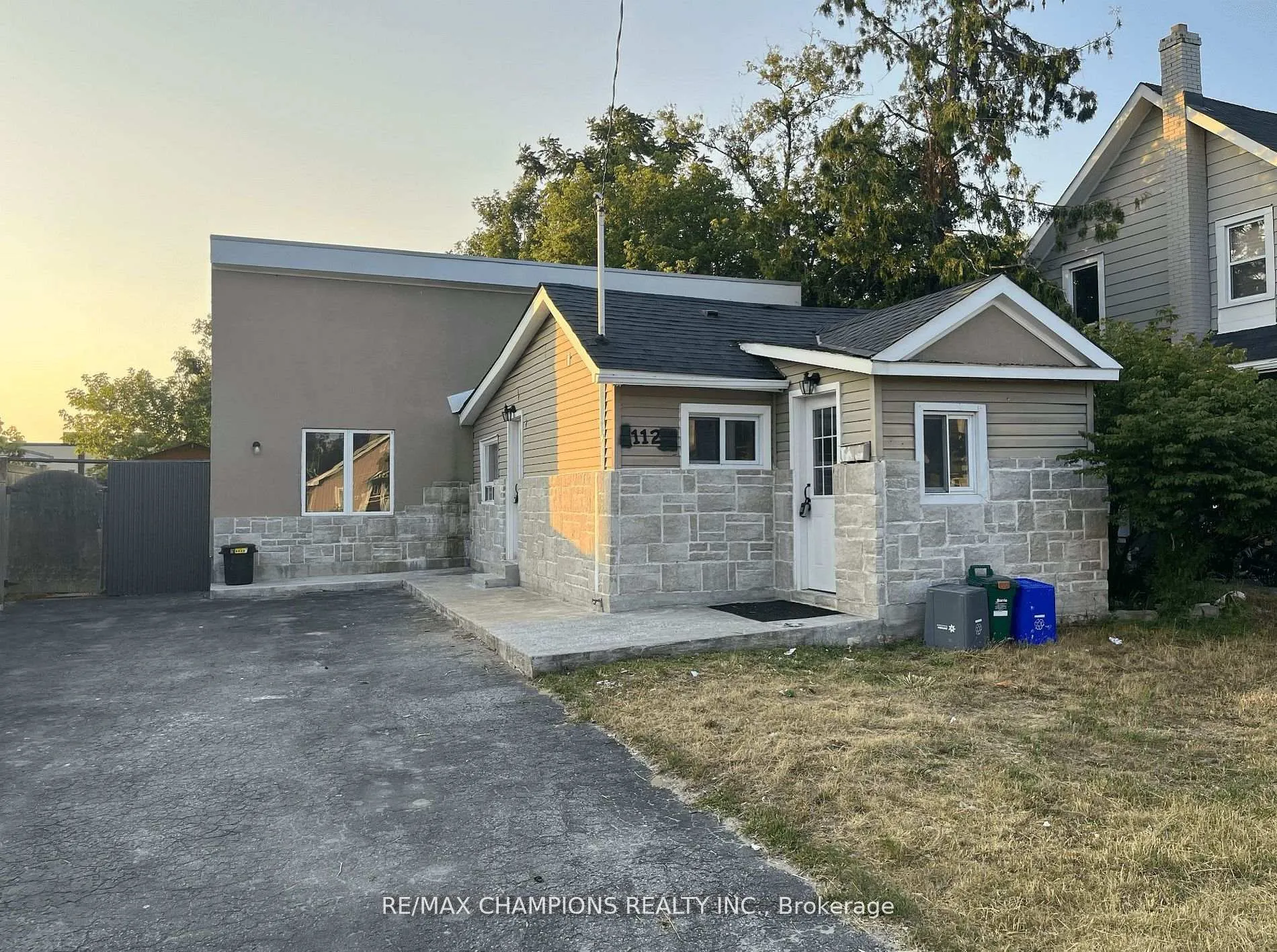 Photo 2 of 112 John Street, Barrie, Lakeshore — HOMEH