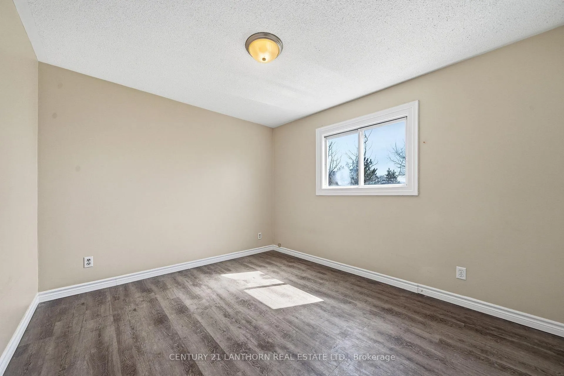 Photo 15 of 29 Downes Avenue, Prince Edward County, Picton Ward — HOMEH