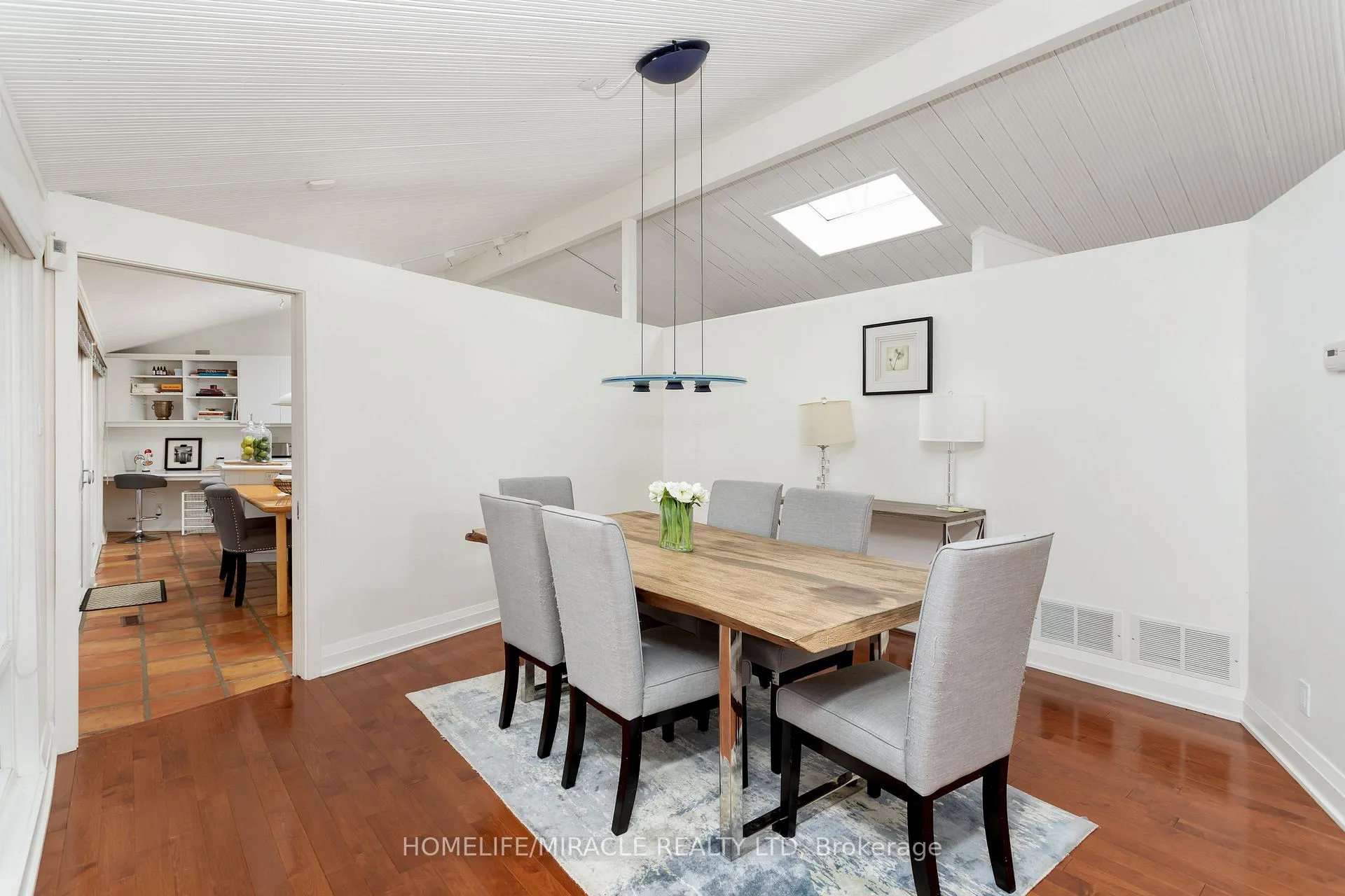 Photo 3 of 11 Champlain Crescent, King, King City — HOMEH