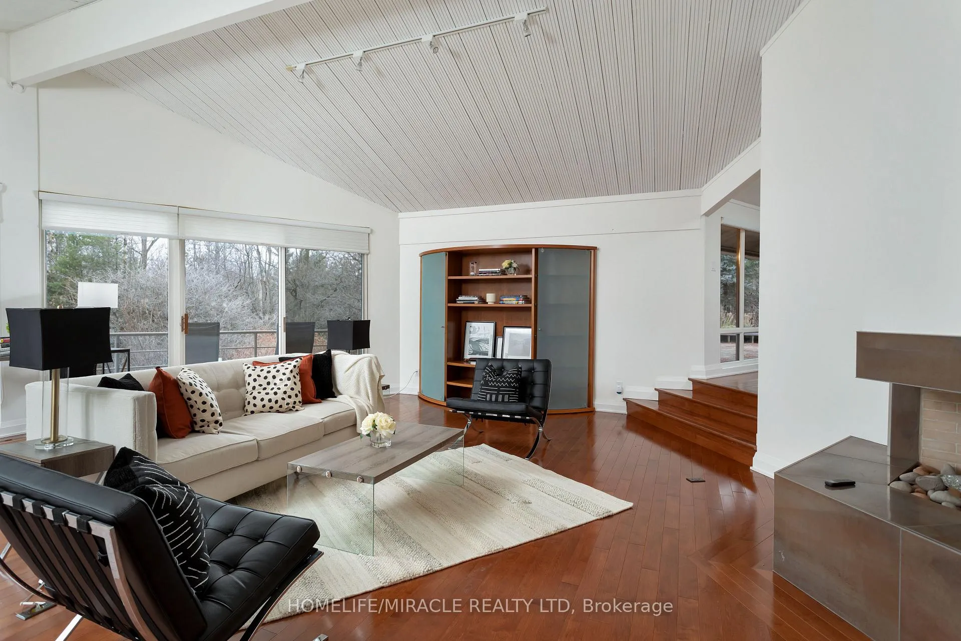 Photo 5 of 11 Champlain Crescent, King, King City — HOMEH