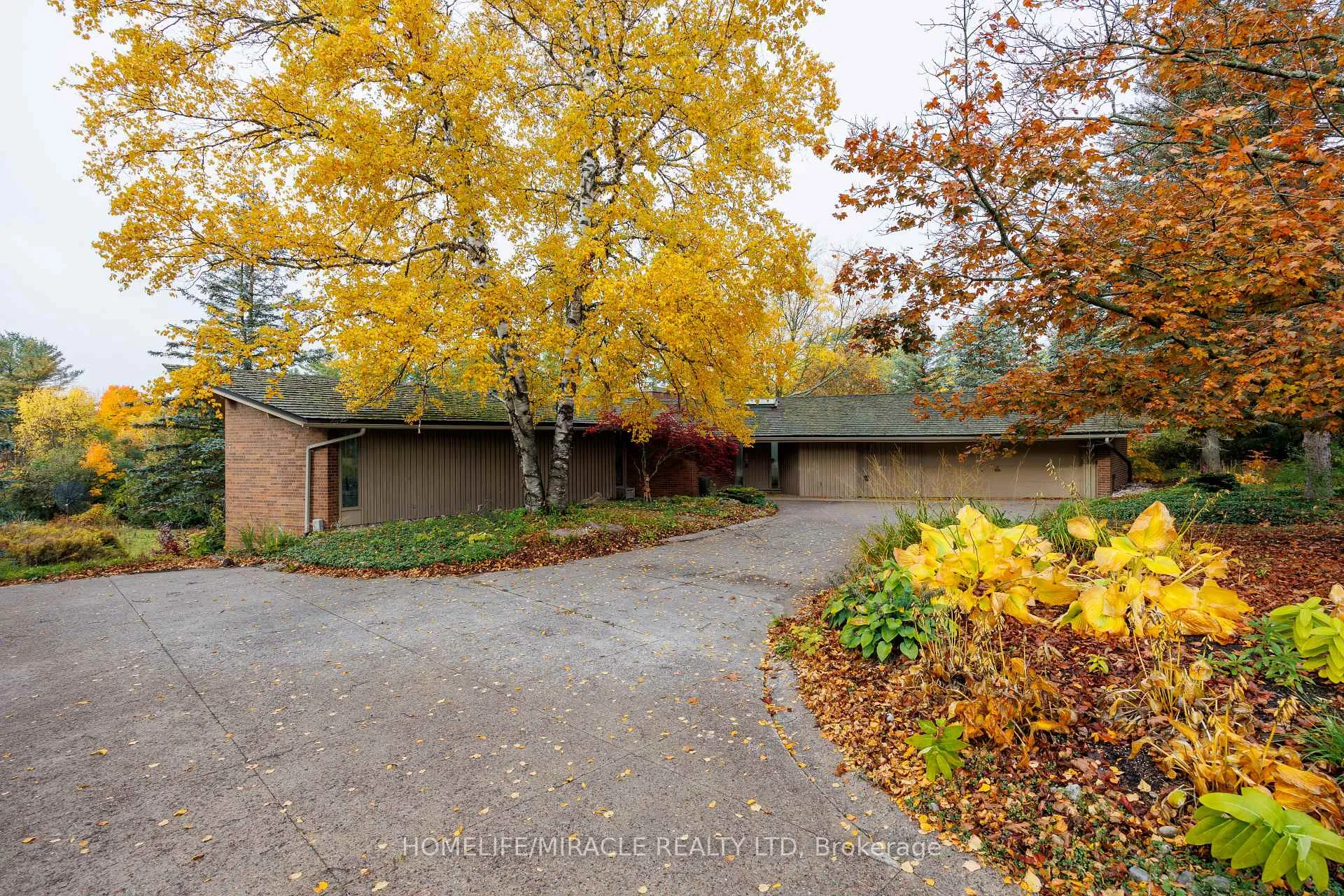 Photo 9 of 11 Champlain Crescent, King, King City — HOMEH
