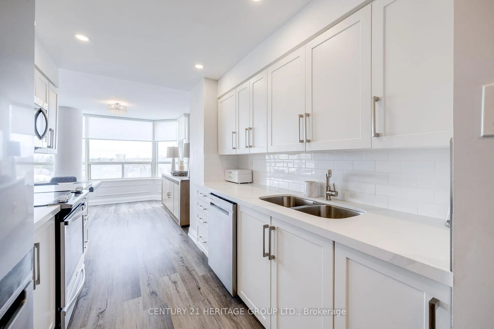 Photo 3 of Unit 707, 7 Townsgate Drive, Vaughan, Crestwood-Springfarm-Yorkhill — HOMEH