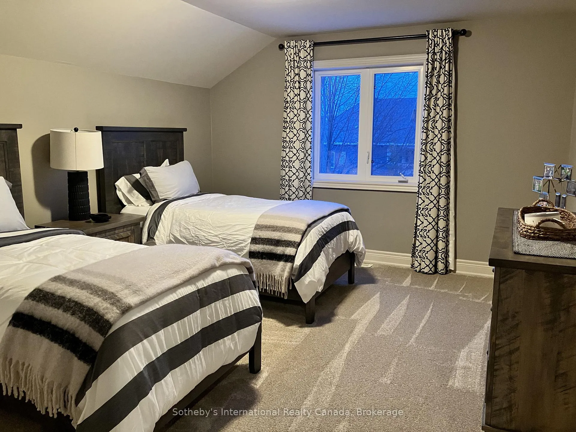 Photo 14 of 103 Barton Boulevard, Blue Mountains — HOMEH