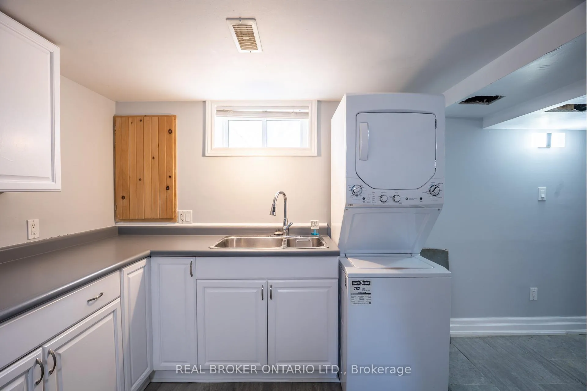 Photo 3 of Unit 3, 32 Grove Street W, Barrie, Queen's Park — HOMEH