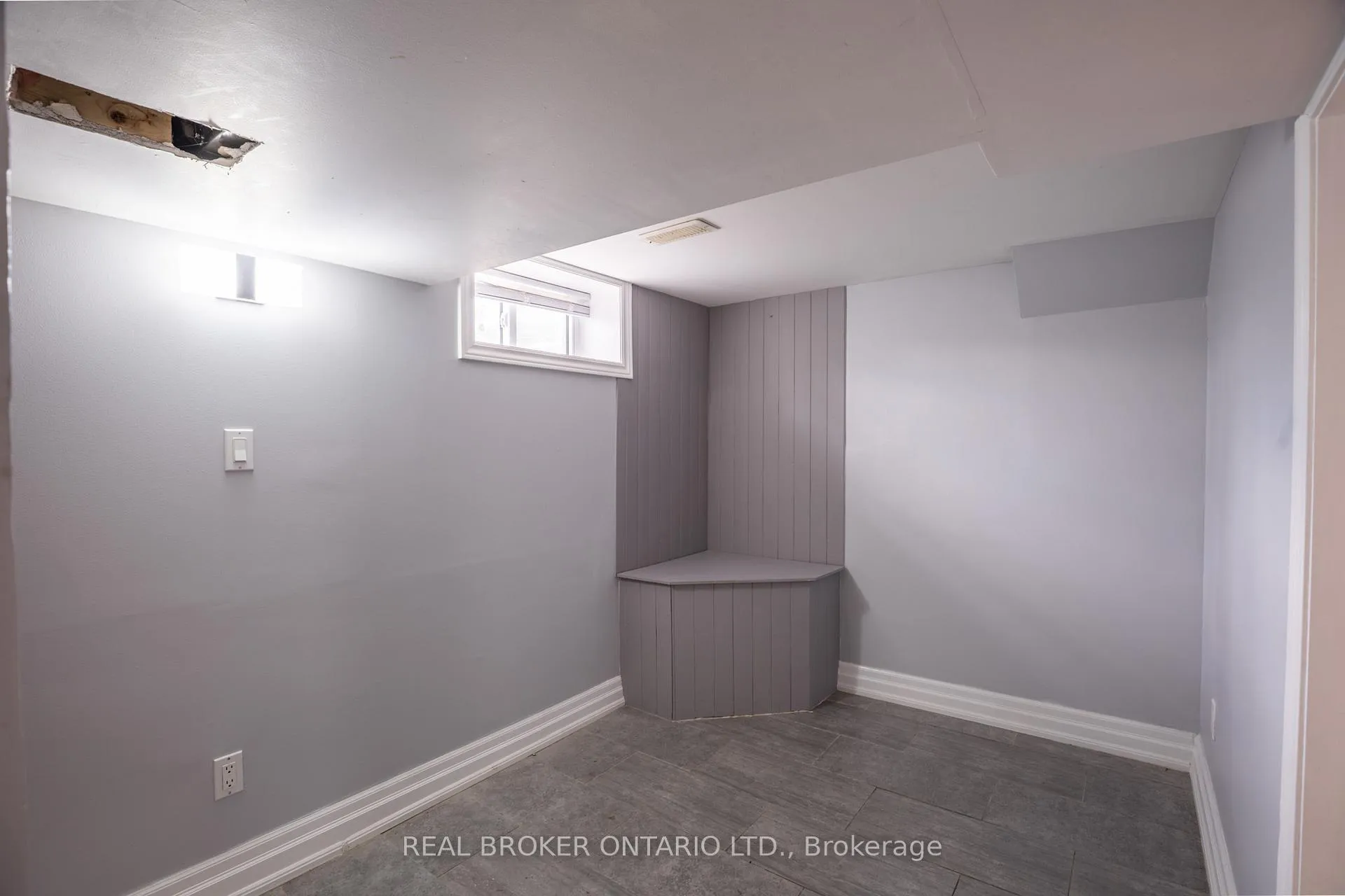 Photo 4 of Unit 3, 32 Grove Street W, Barrie, Queen's Park — HOMEH