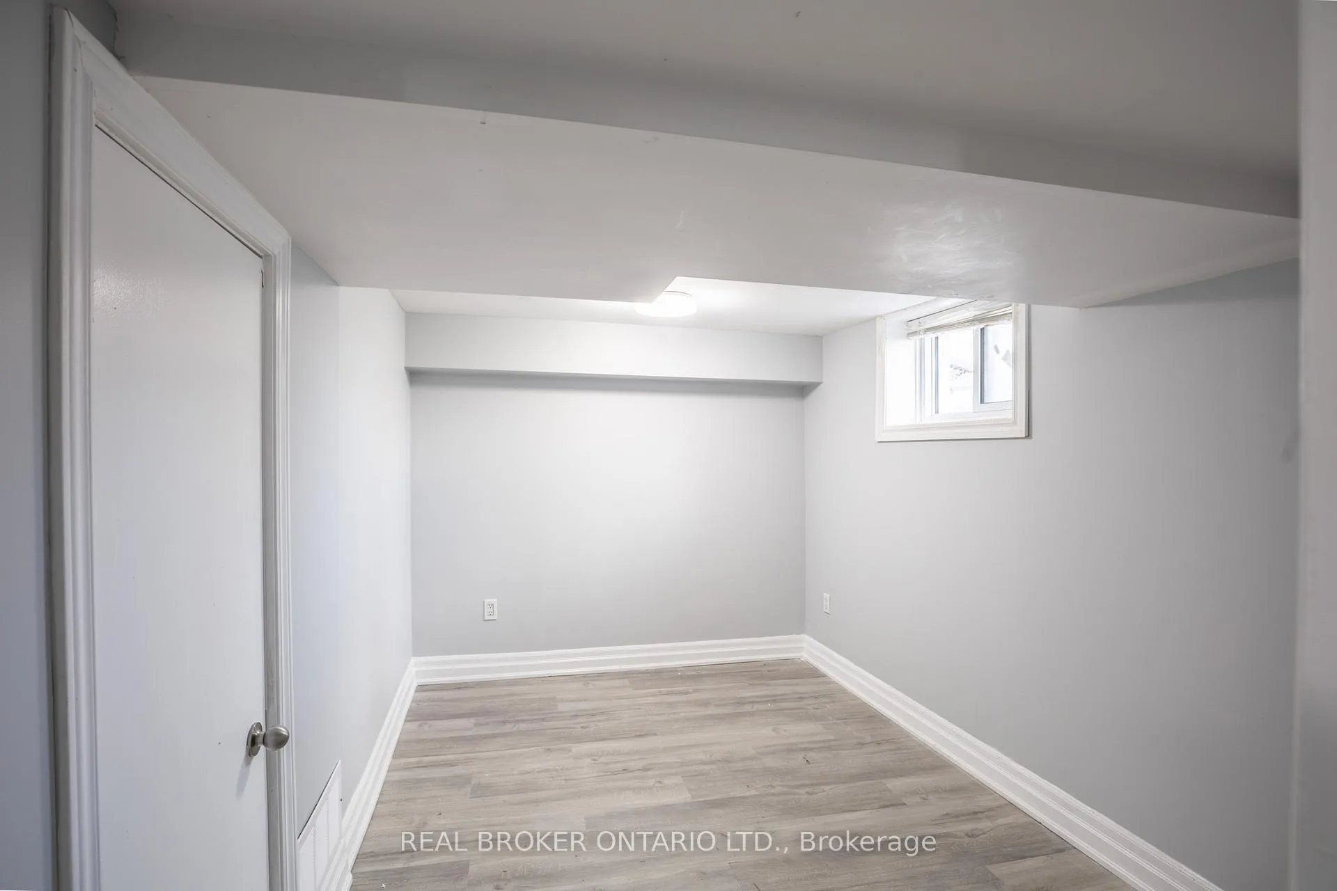 Photo 7 of Unit 3, 32 Grove Street W, Barrie, Queen's Park — HOMEH