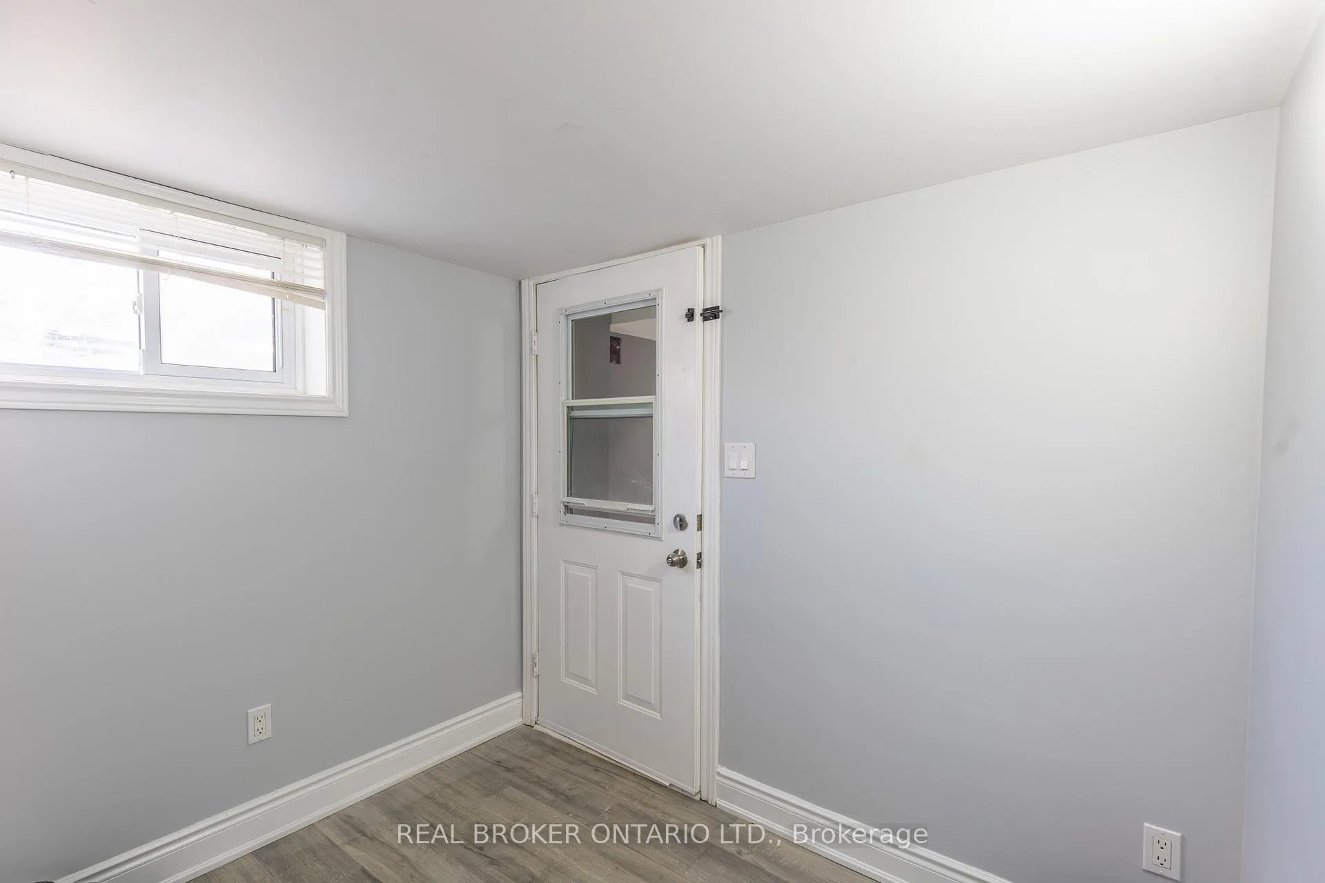 Photo 9 of Unit 3, 32 Grove Street W, Barrie, Queen's Park — HOMEH