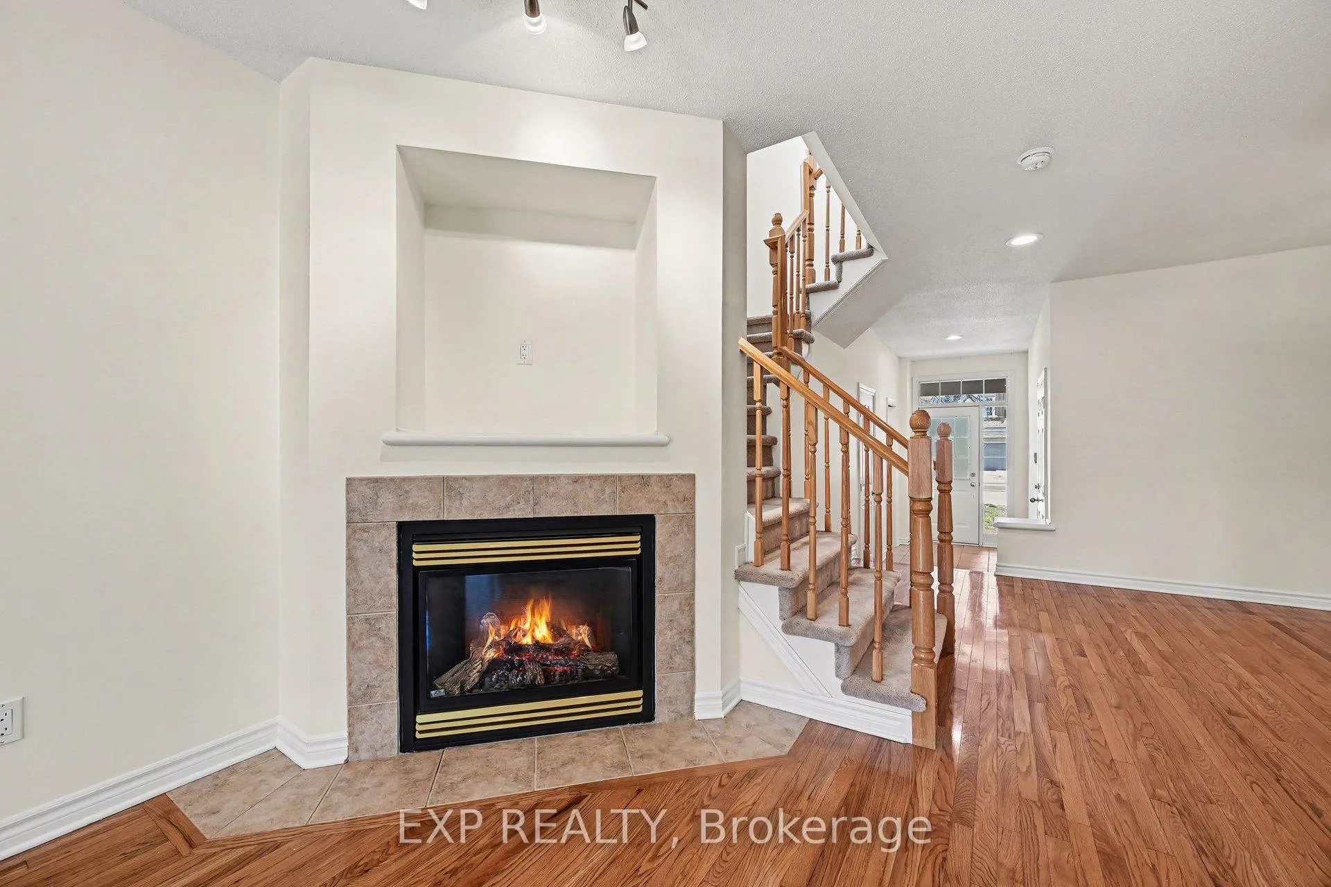 Photo 6 of 15 Cedar Valley Drive, Ottawa, Kanata - Emerald Meadows/Trailwest — HOMEH