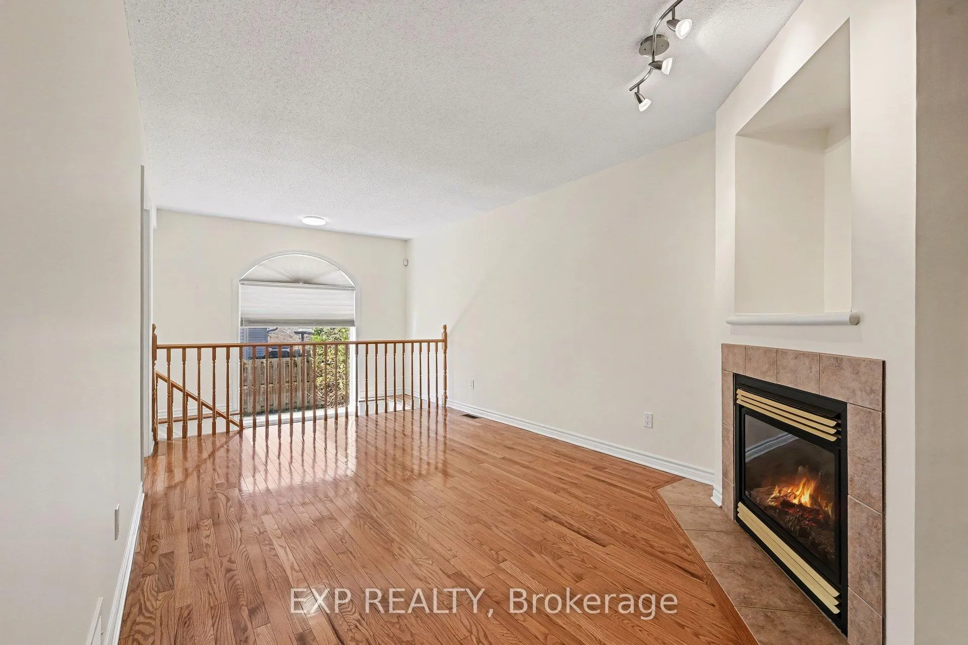 Photo 8 of 15 Cedar Valley Drive, Ottawa, Kanata - Emerald Meadows/Trailwest — HOMEH