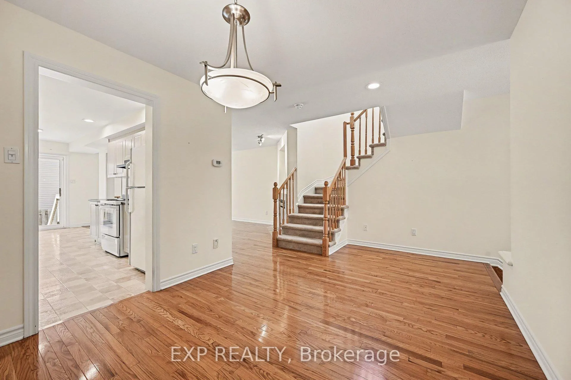 Photo 9 of 15 Cedar Valley Drive, Ottawa, Kanata - Emerald Meadows/Trailwest — HOMEH