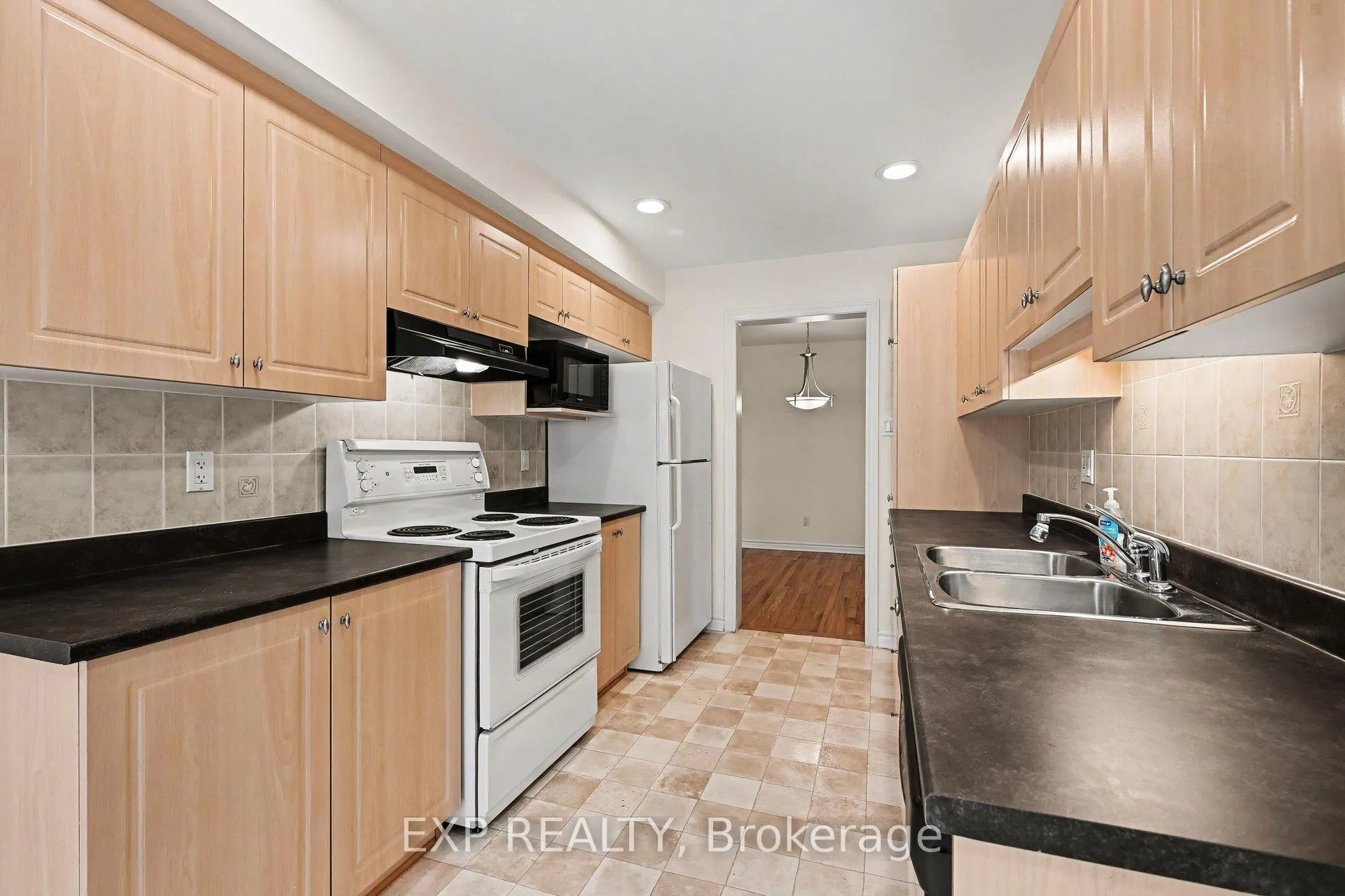 Photo 12 of 15 Cedar Valley Drive, Ottawa, Kanata - Emerald Meadows/Trailwest — HOMEH