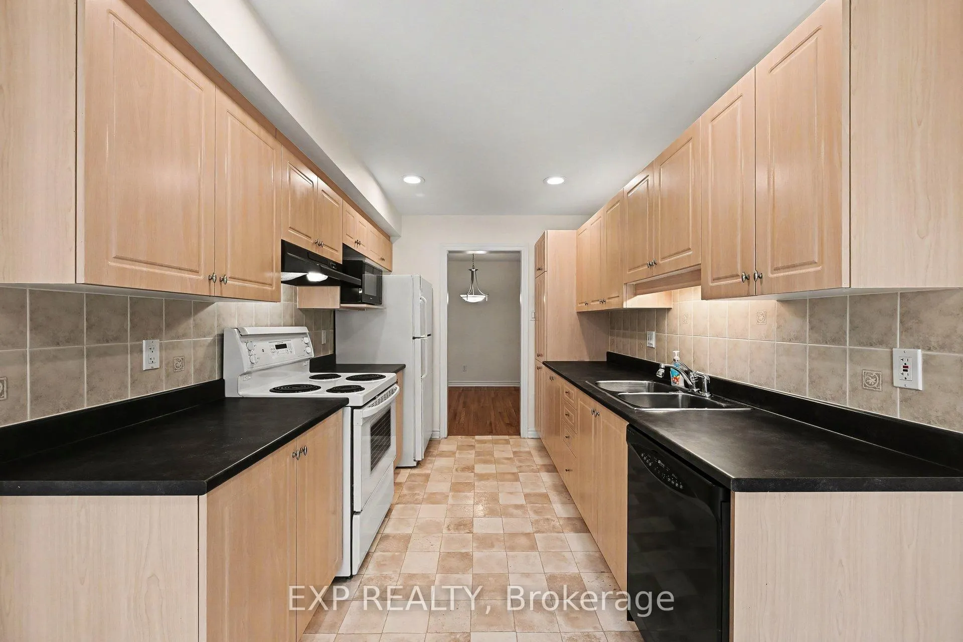 Photo 14 of 15 Cedar Valley Drive, Ottawa, Kanata - Emerald Meadows/Trailwest — HOMEH