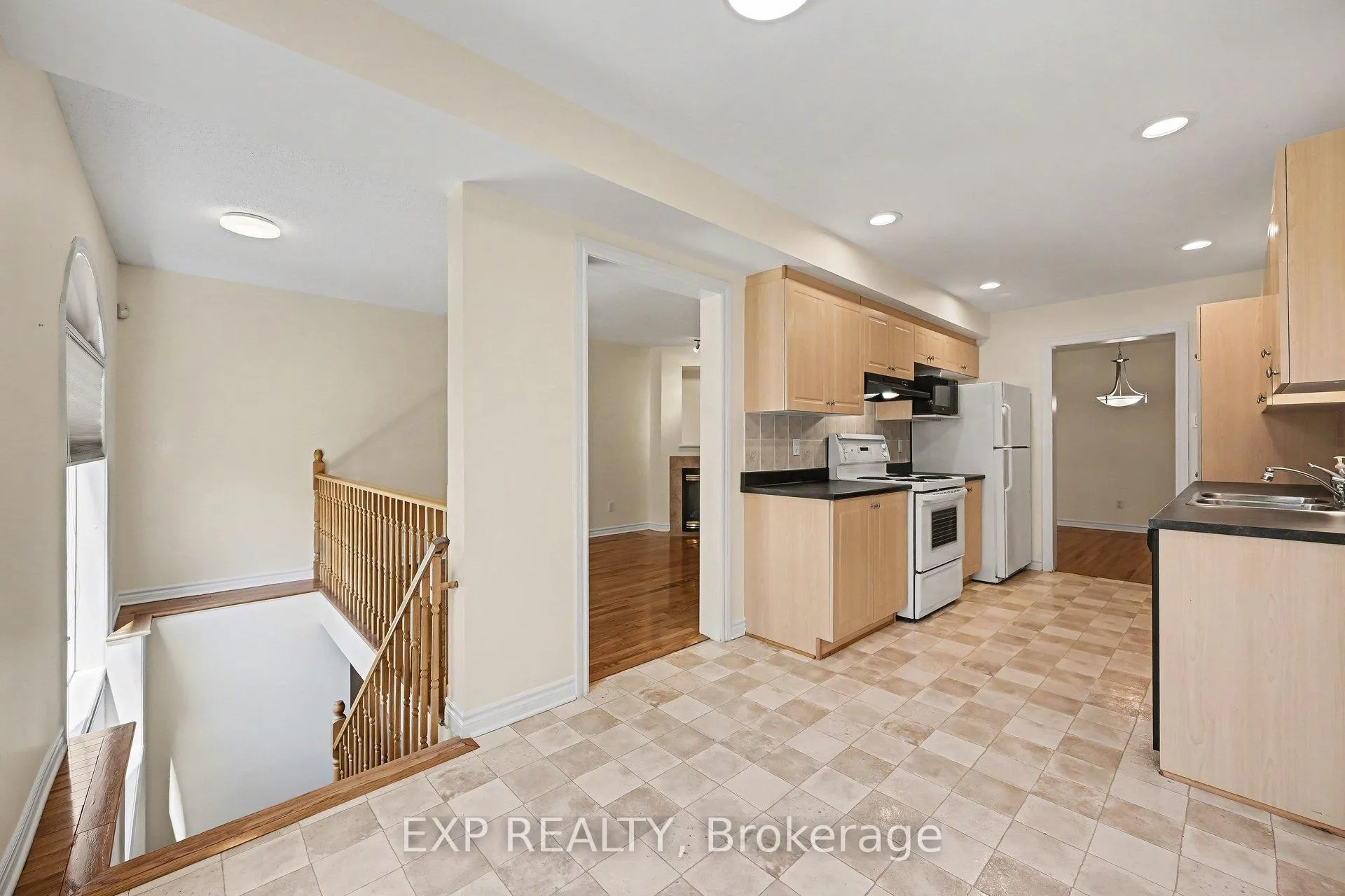Photo 16 of 15 Cedar Valley Drive, Ottawa, Kanata - Emerald Meadows/Trailwest — HOMEH