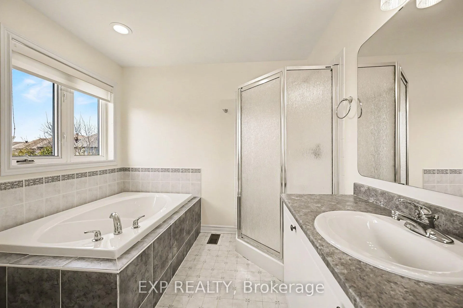 Photo 22 of 15 Cedar Valley Drive, Ottawa, Kanata - Emerald Meadows/Trailwest — HOMEH