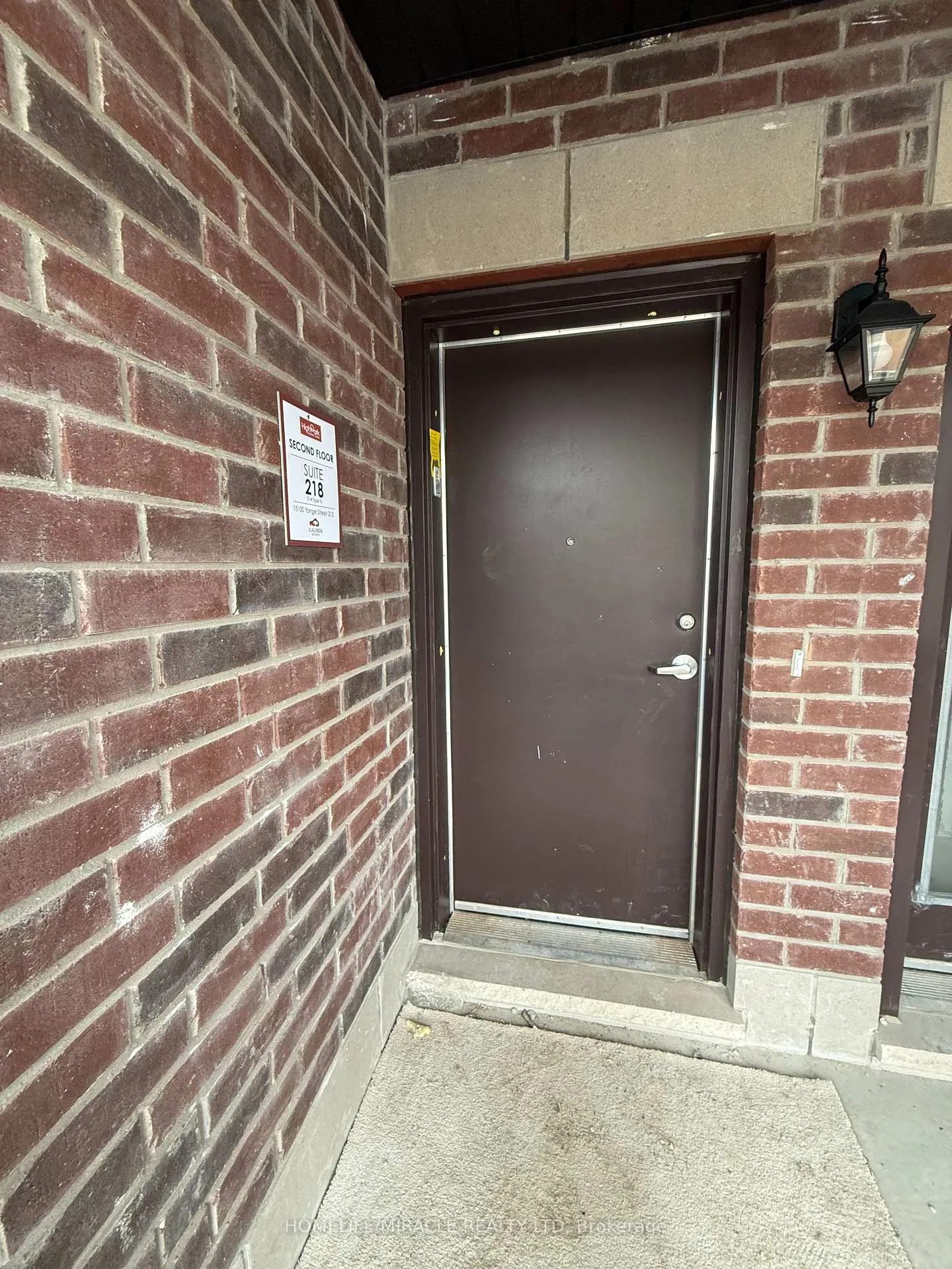 Photo 4 of Unit 212, 15100 Yonge Street, Aurora, Aurora Village — HOMEH