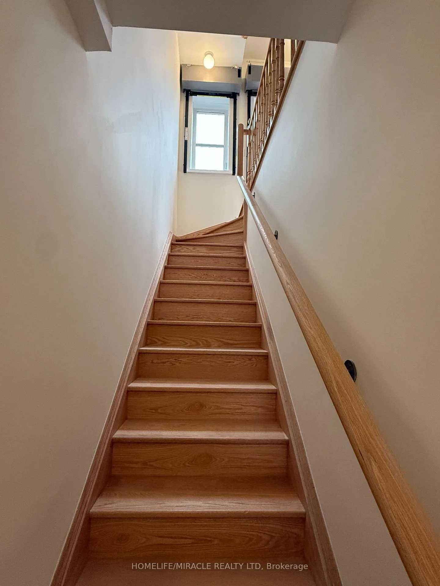 Photo 6 of Unit 212, 15100 Yonge Street, Aurora, Aurora Village — HOMEH