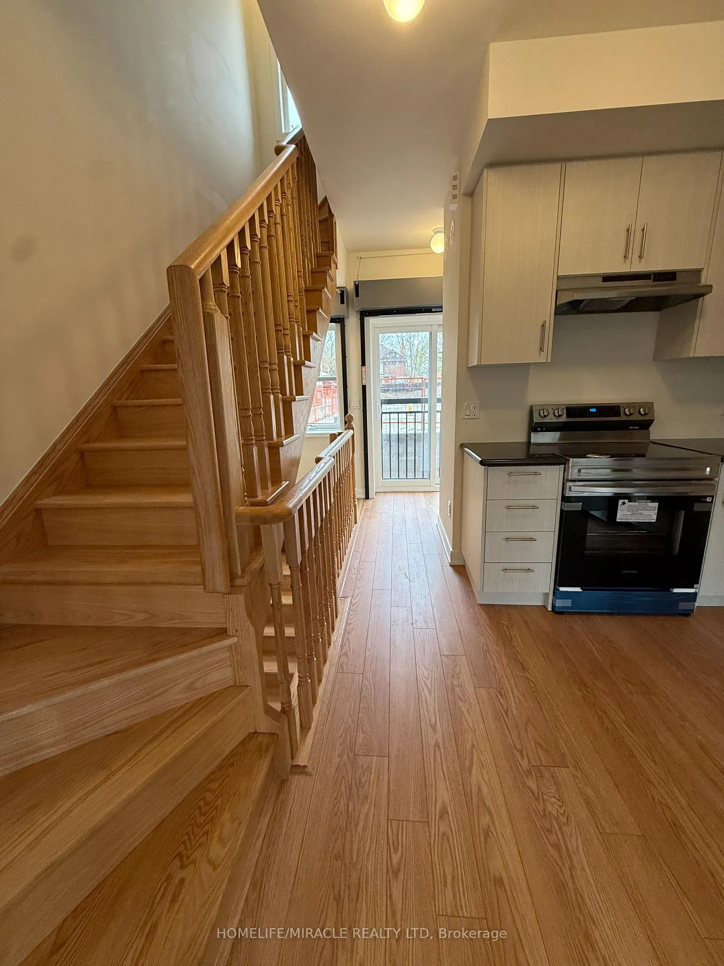 Photo 10 of Unit 212, 15100 Yonge Street, Aurora, Aurora Village — HOMEH