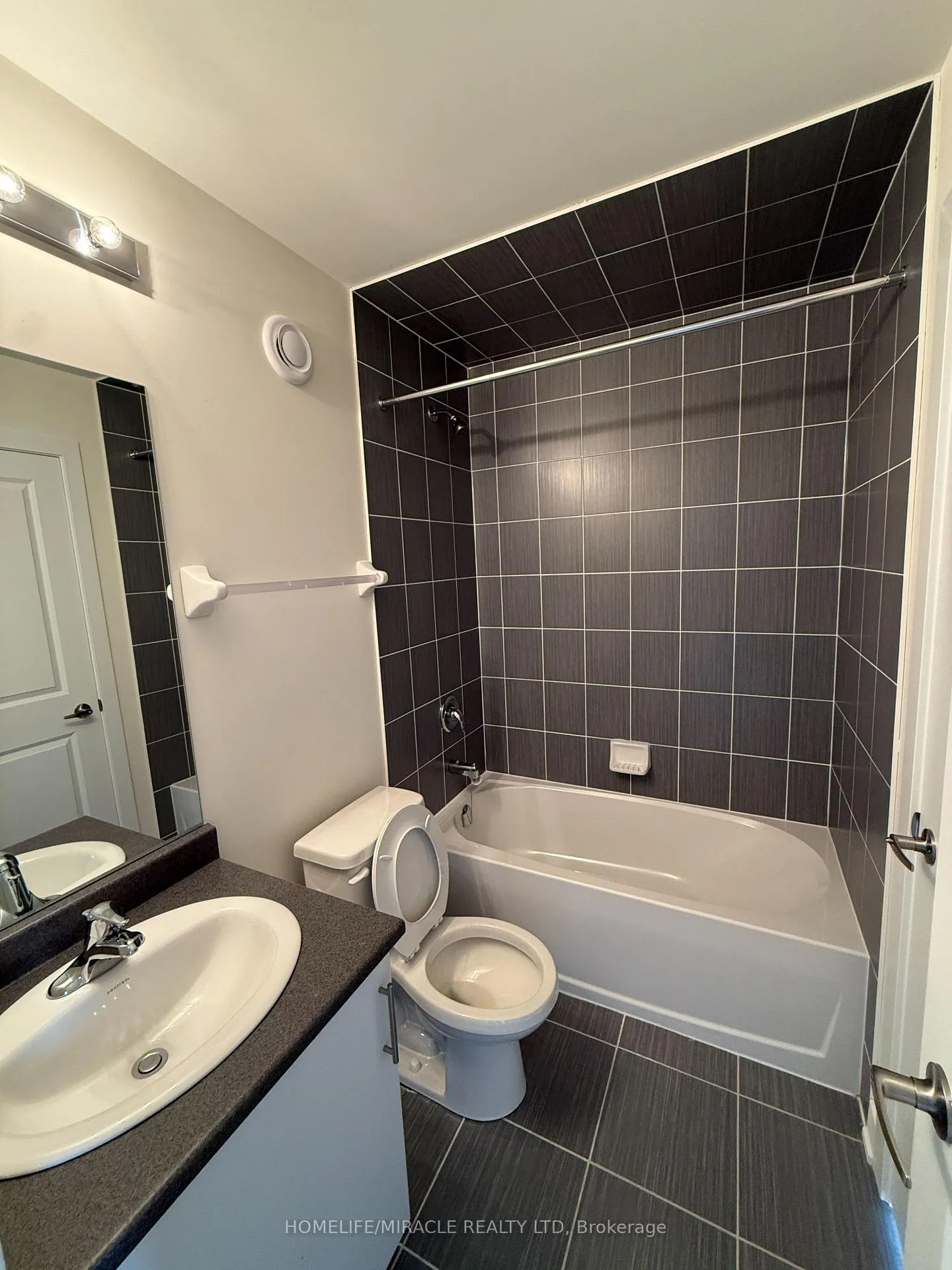 Photo 27 of Unit 212, 15100 Yonge Street, Aurora, Aurora Village — HOMEH