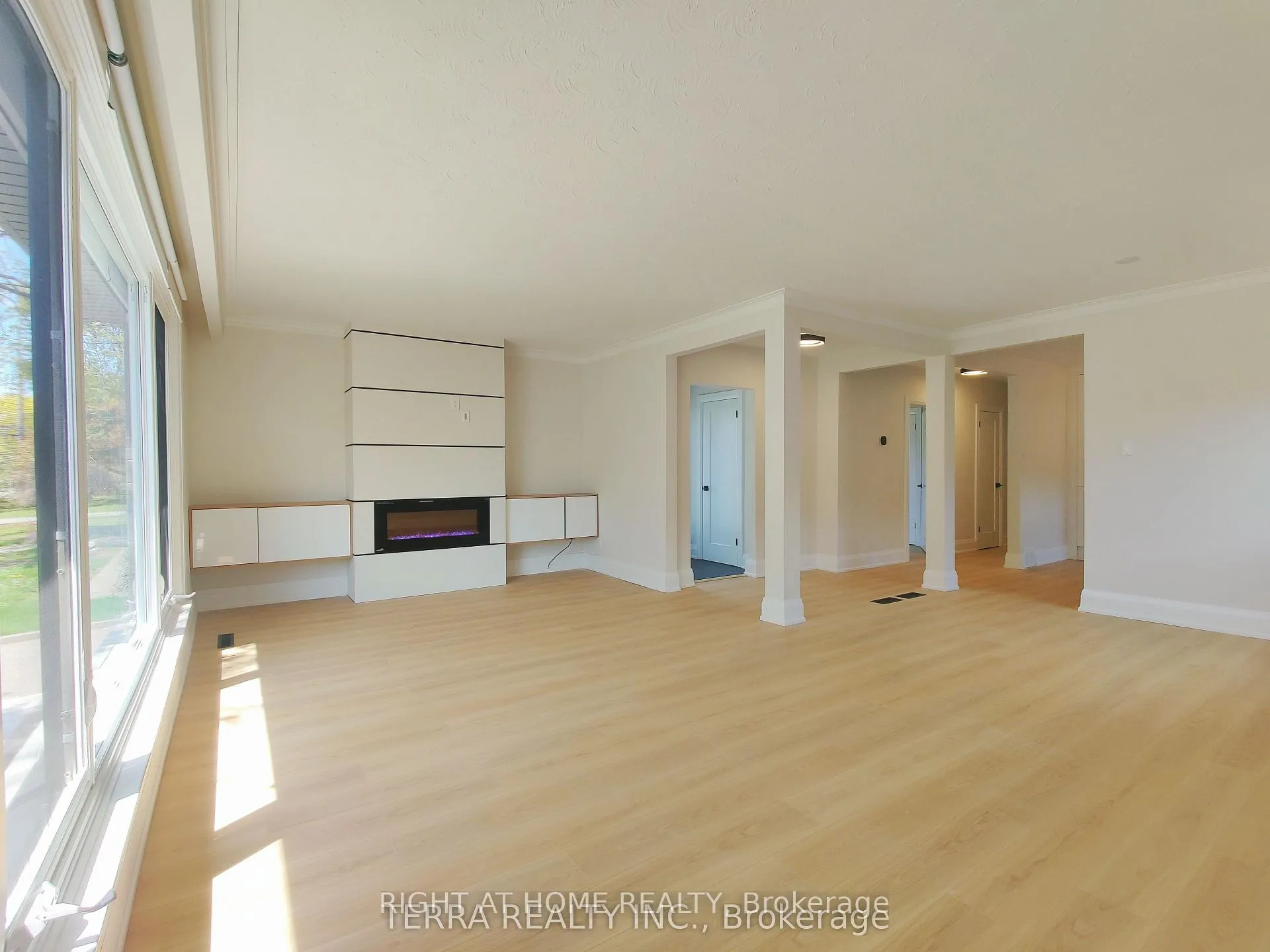 Photo 4 of 55 Glen Agar Drive, Etobicoke, Princess-Rosethorn — HOMEH