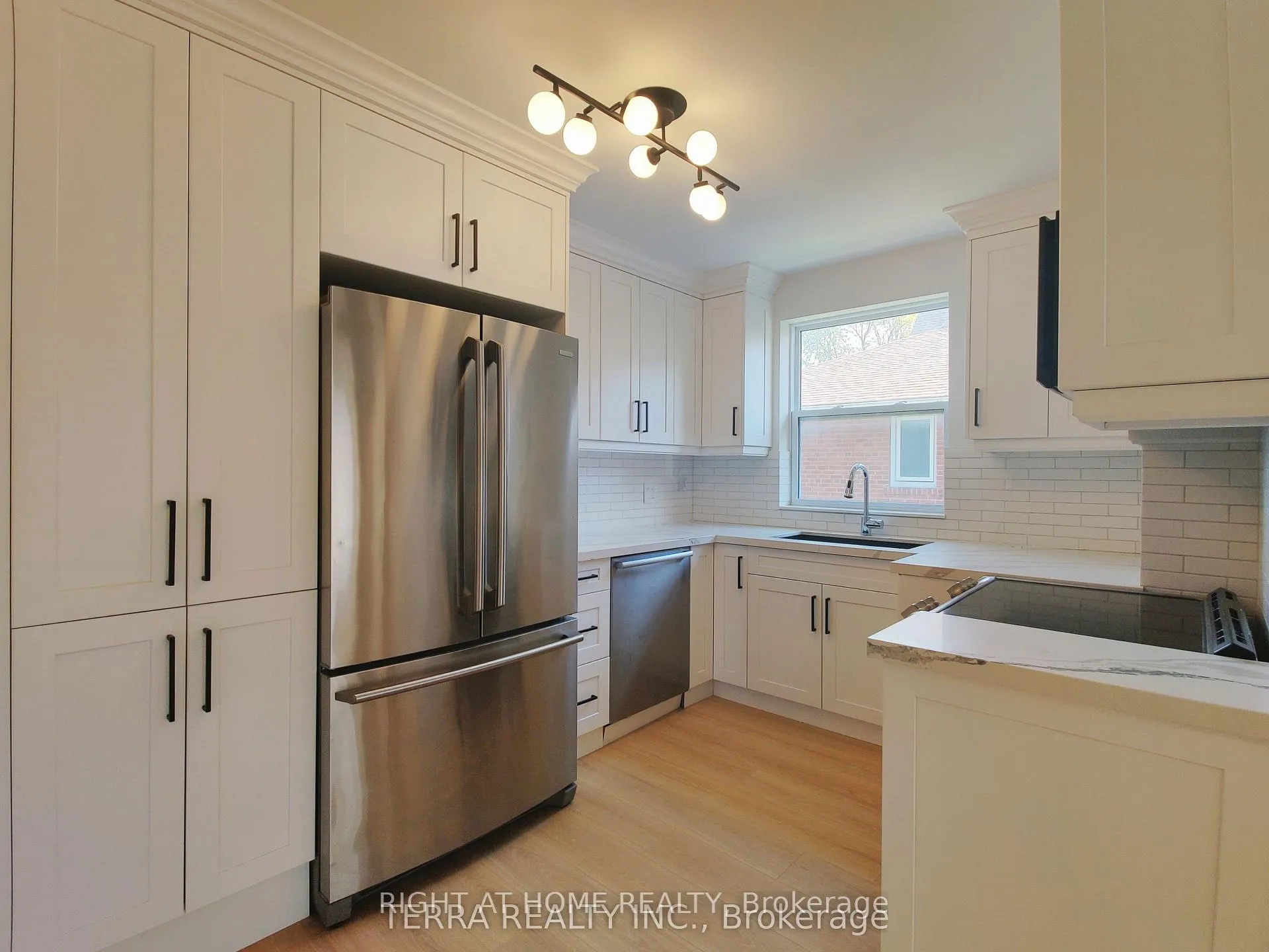 Photo 5 of 55 Glen Agar Drive, Etobicoke, Princess-Rosethorn — HOMEH