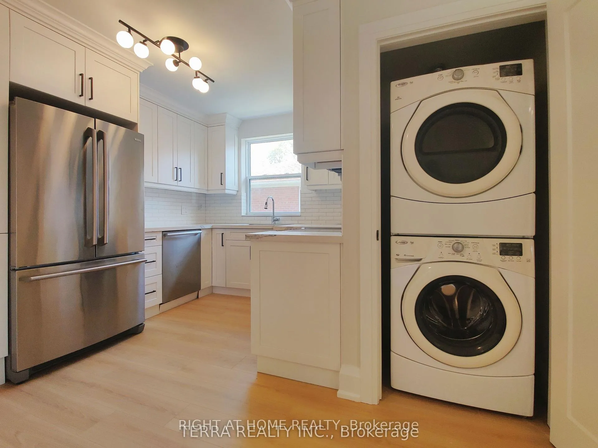 Photo 6 of 55 Glen Agar Drive, Etobicoke, Princess-Rosethorn — HOMEH