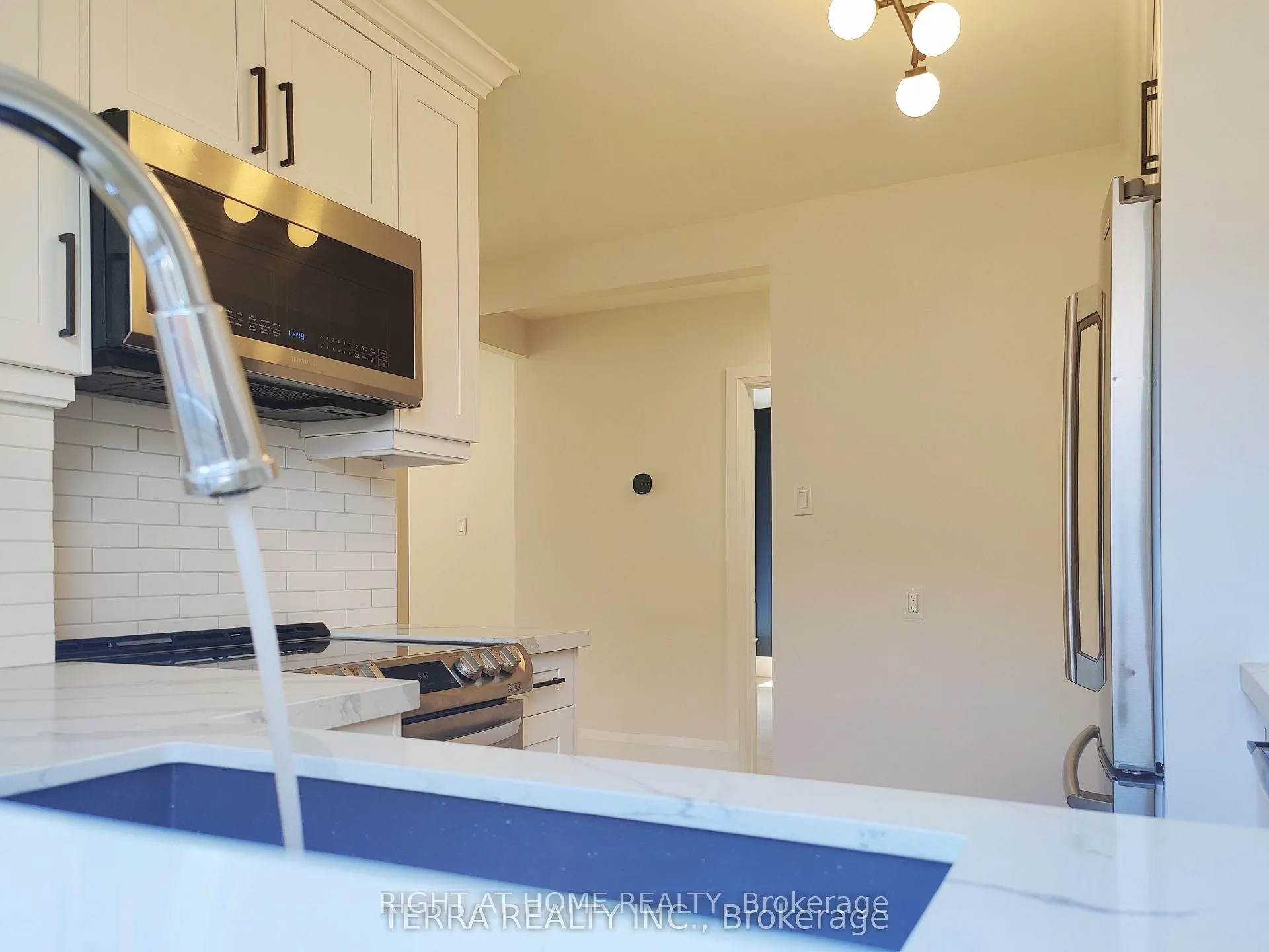 Photo 7 of 55 Glen Agar Drive, Etobicoke, Princess-Rosethorn — HOMEH