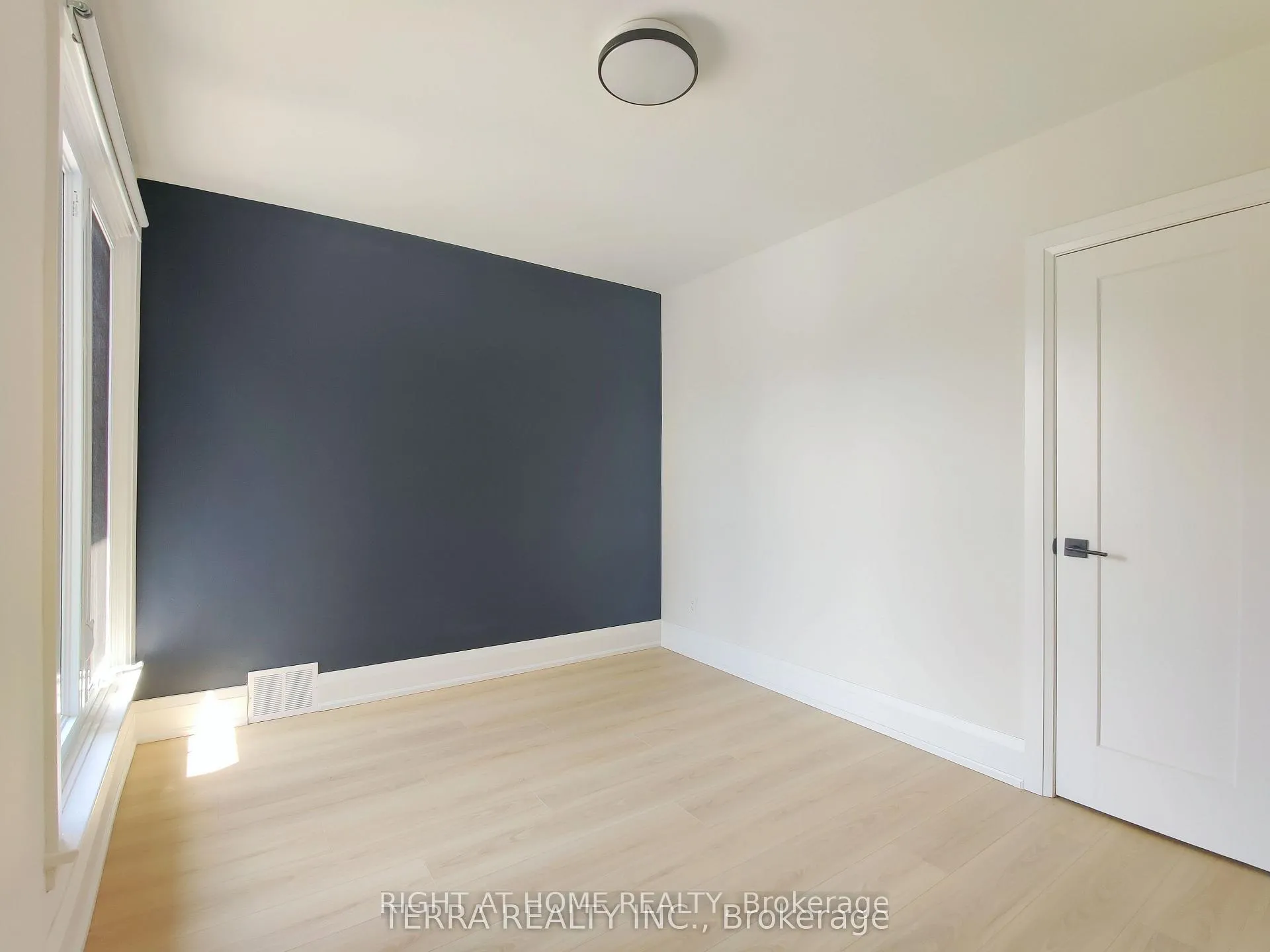 Photo 8 of 55 Glen Agar Drive, Etobicoke, Princess-Rosethorn — HOMEH