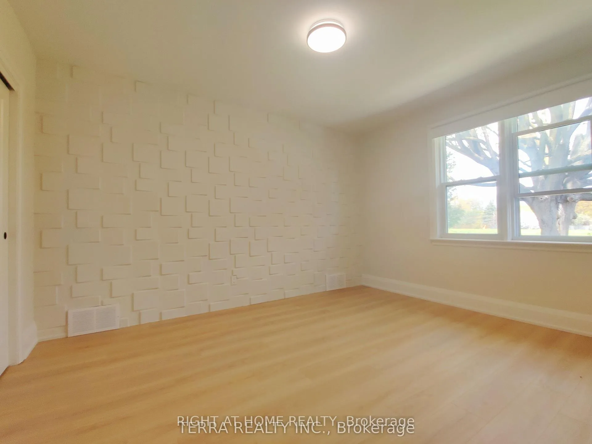 Photo 9 of 55 Glen Agar Drive, Etobicoke, Princess-Rosethorn — HOMEH