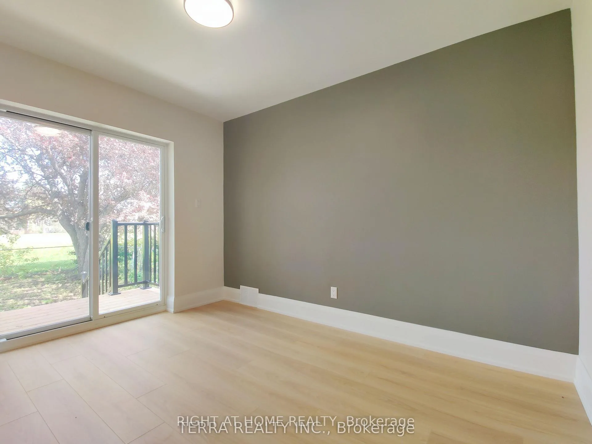 Photo 10 of 55 Glen Agar Drive, Etobicoke, Princess-Rosethorn — HOMEH