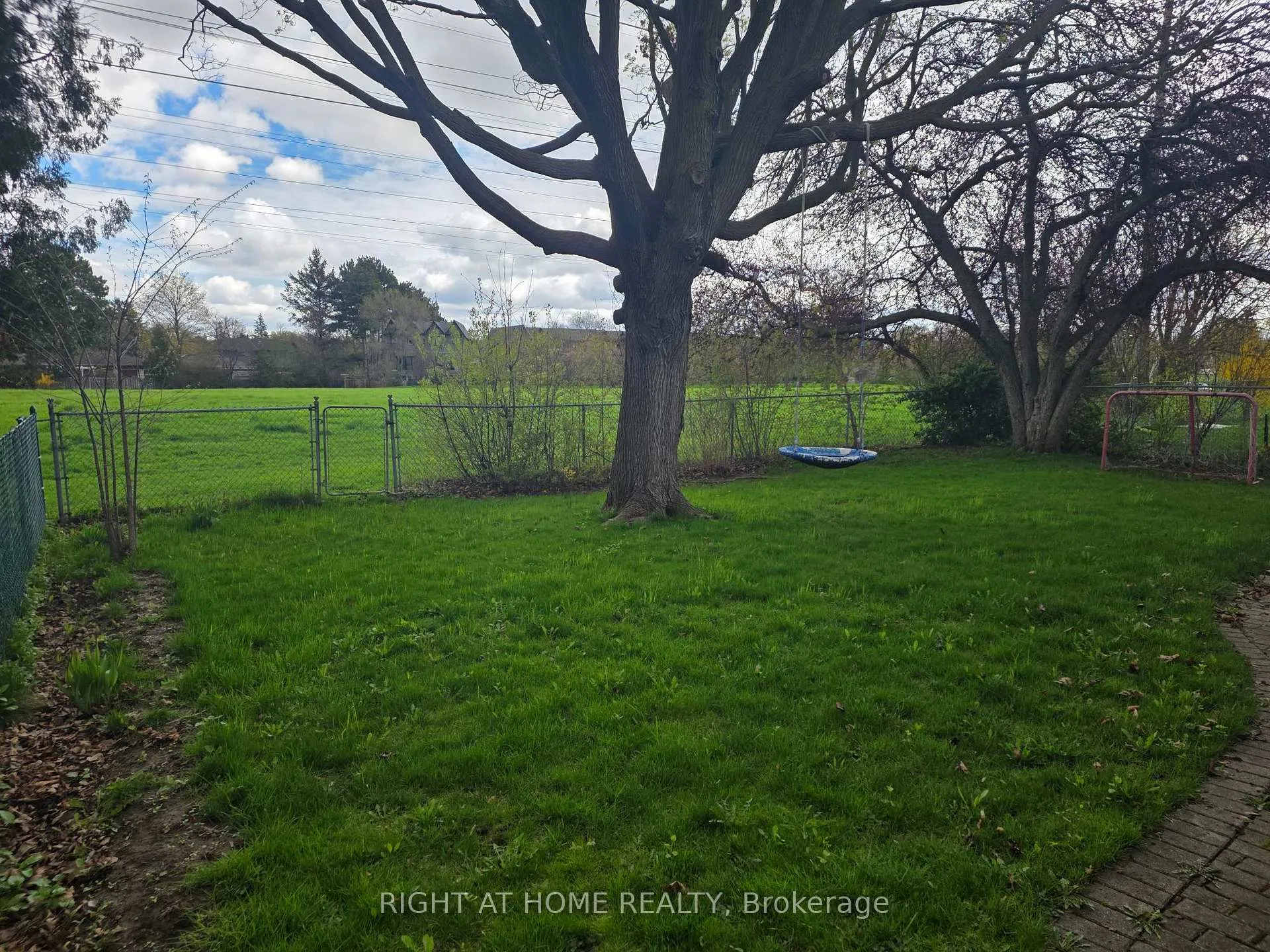 Photo 15 of 55 Glen Agar Drive, Etobicoke, Princess-Rosethorn — HOMEH