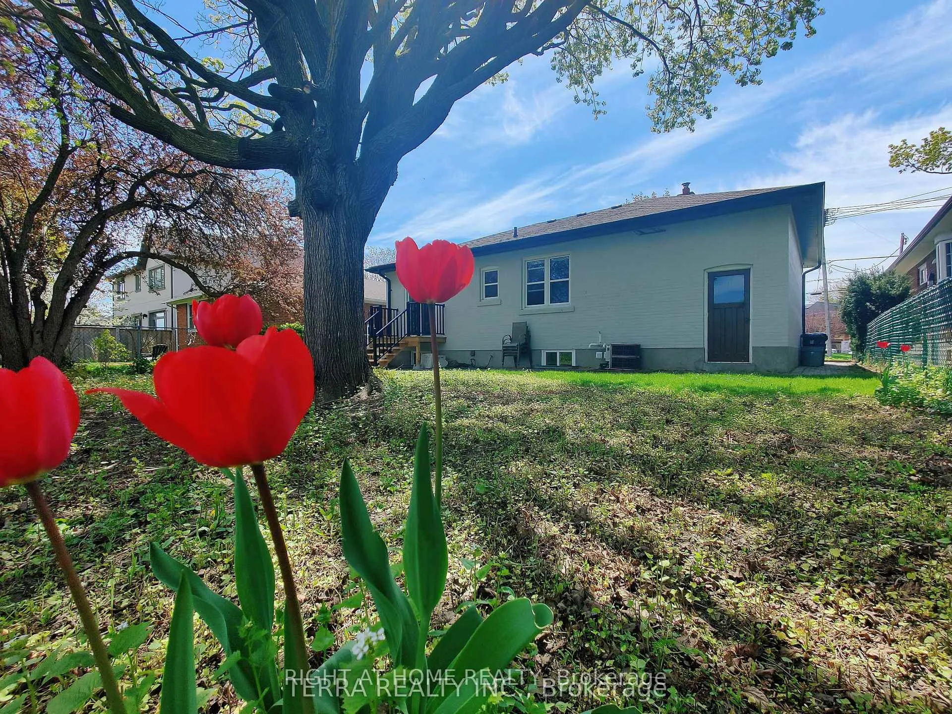 Photo 16 of 55 Glen Agar Drive, Etobicoke, Princess-Rosethorn — HOMEH