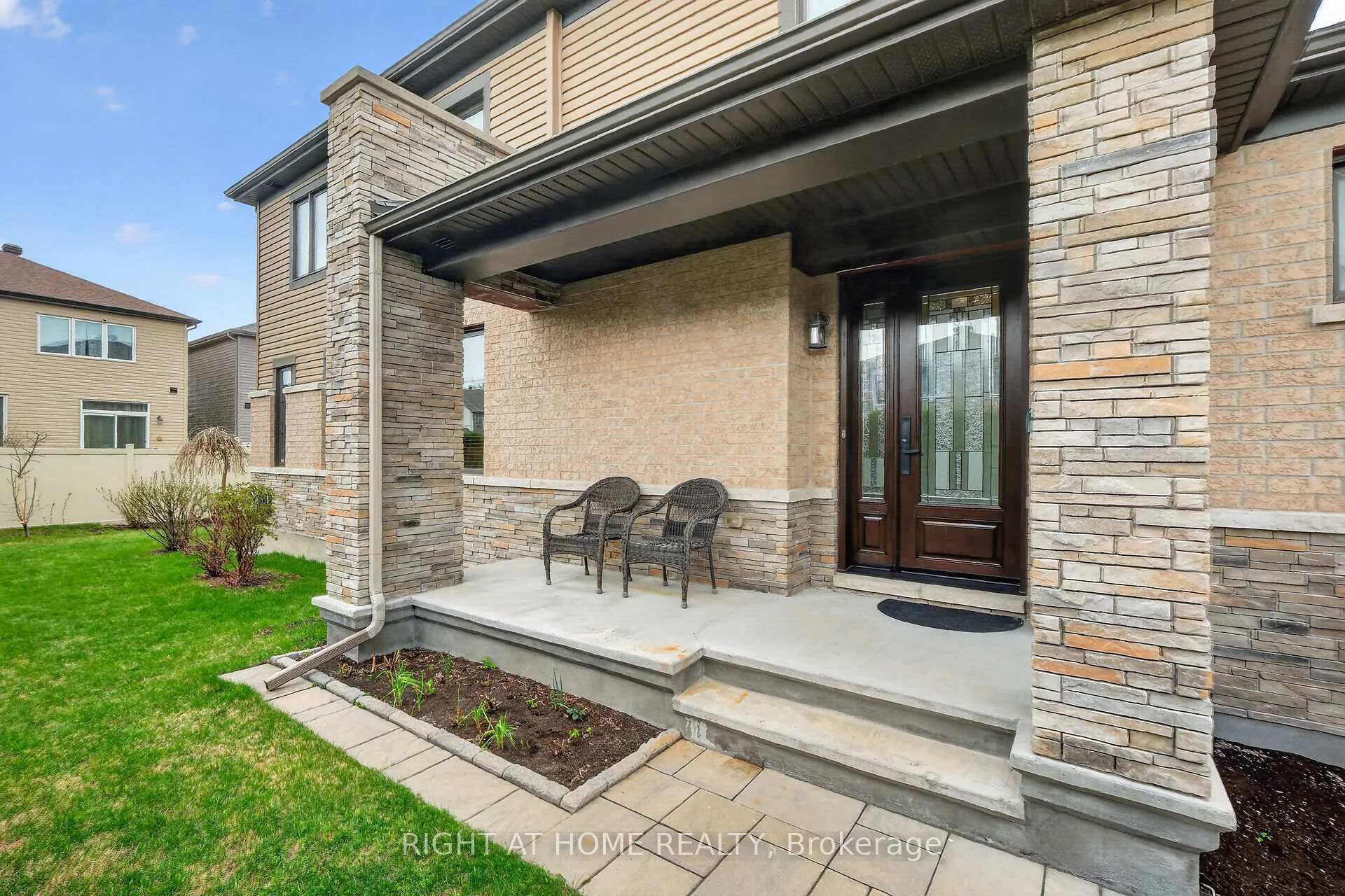 Photo 3 of 44 Hawks Landing Crescent, Ottawa, Stittsville (North) — HOMEH