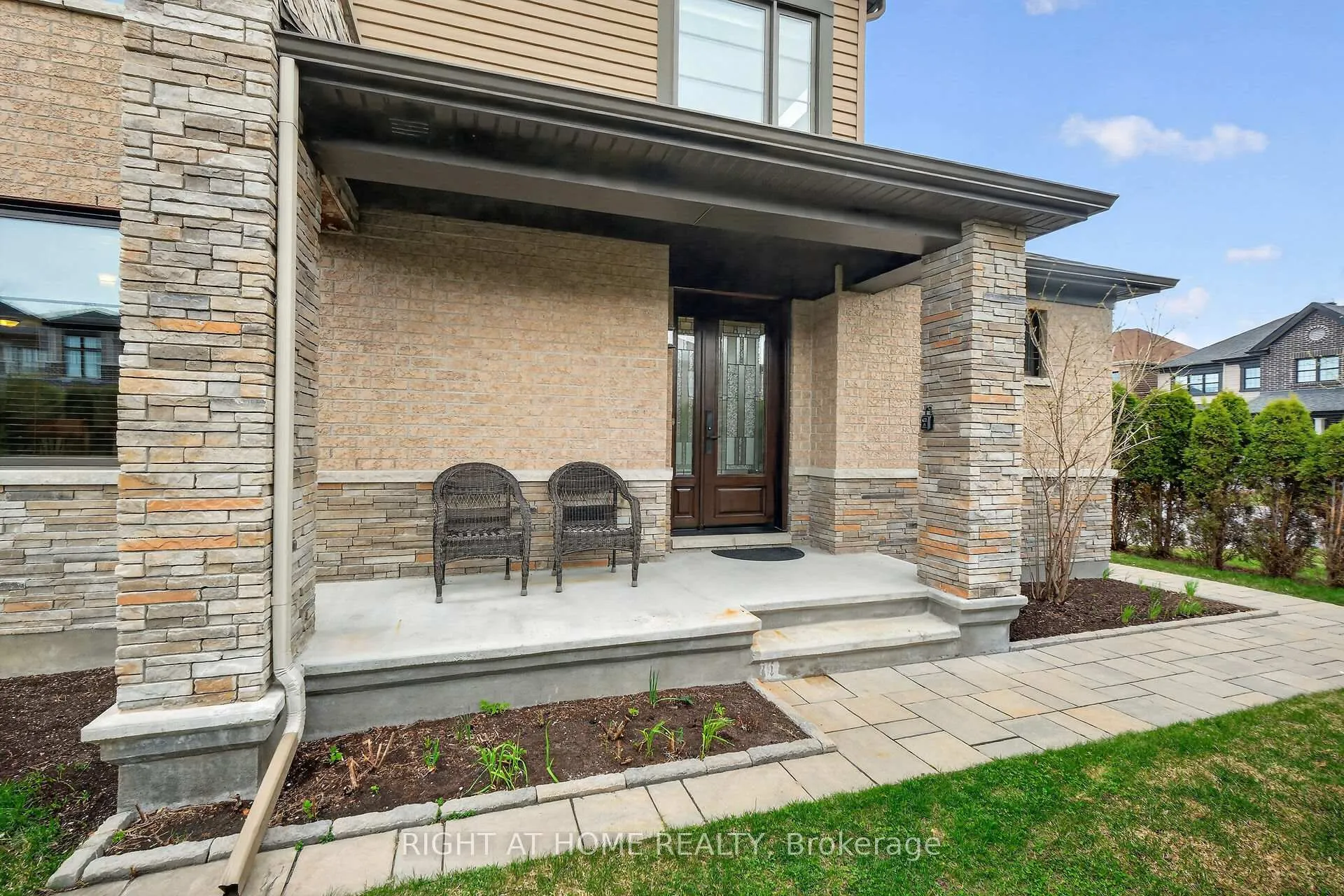 Photo 4 of 44 Hawks Landing Crescent, Ottawa, Stittsville (North) — HOMEH