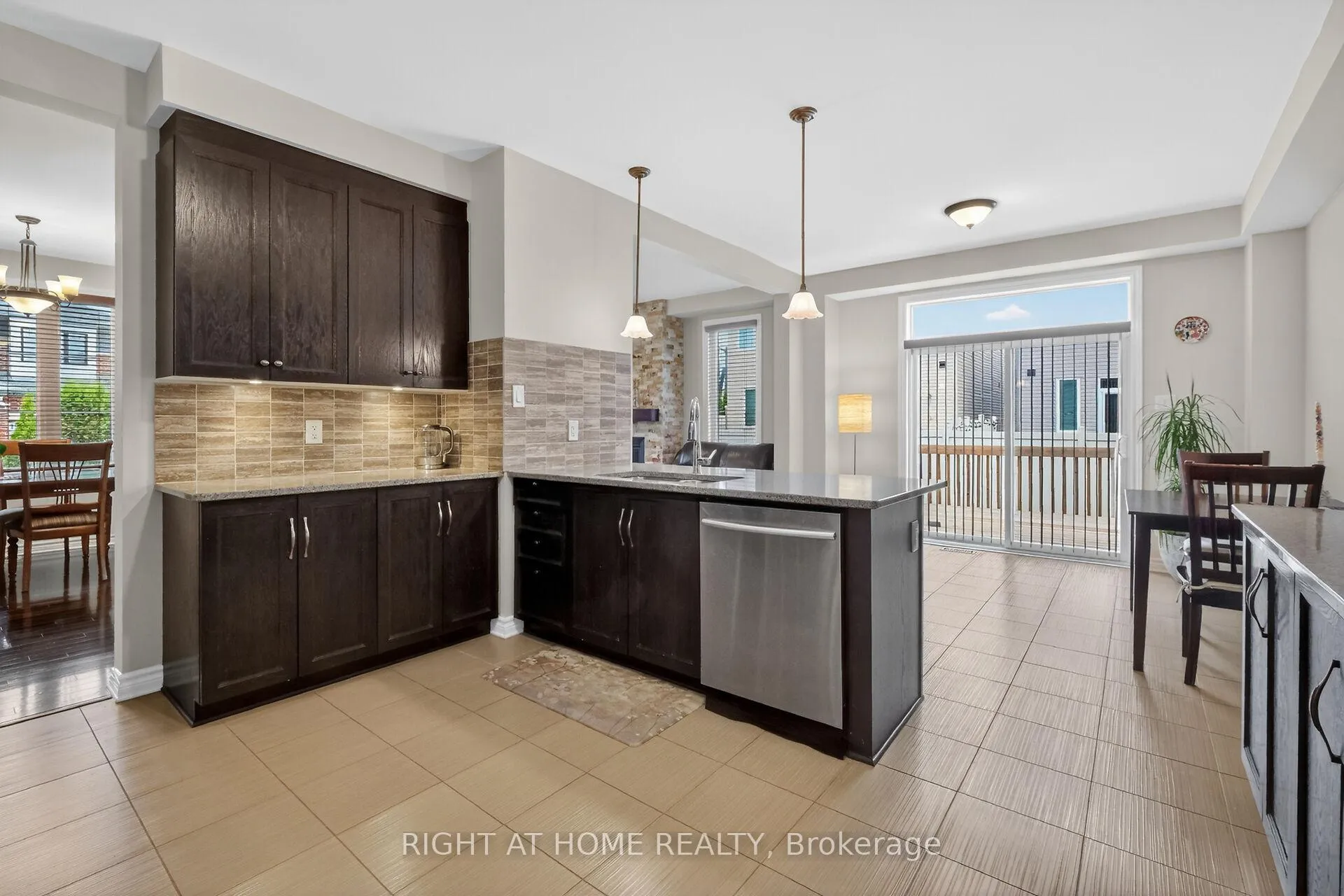 Photo 17 of 44 Hawks Landing Crescent, Ottawa, Stittsville (North) — HOMEH