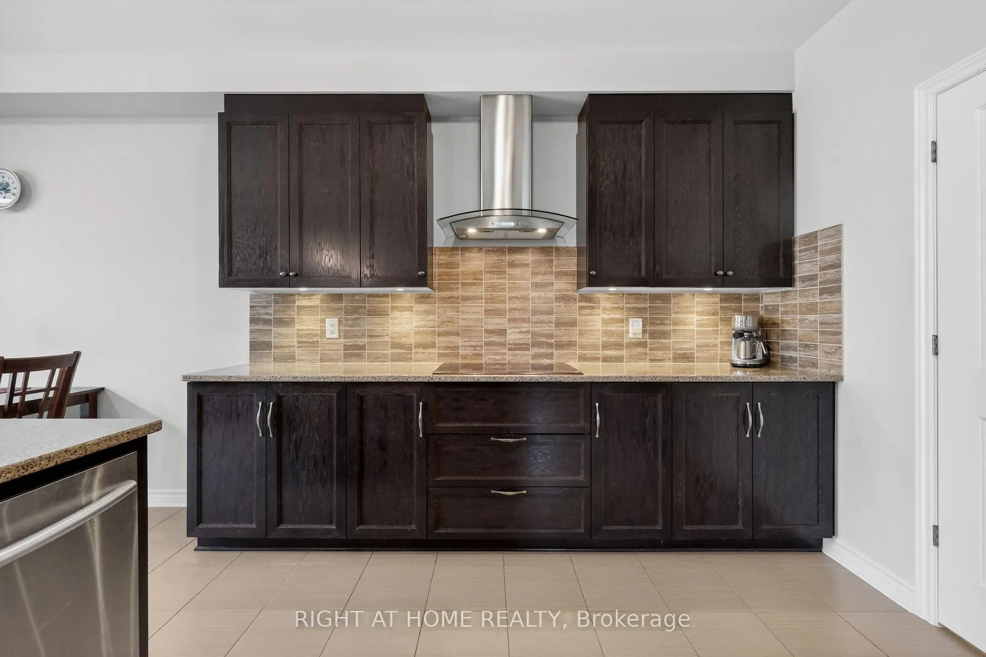 Photo 19 of 44 Hawks Landing Crescent, Ottawa, Stittsville (North) — HOMEH